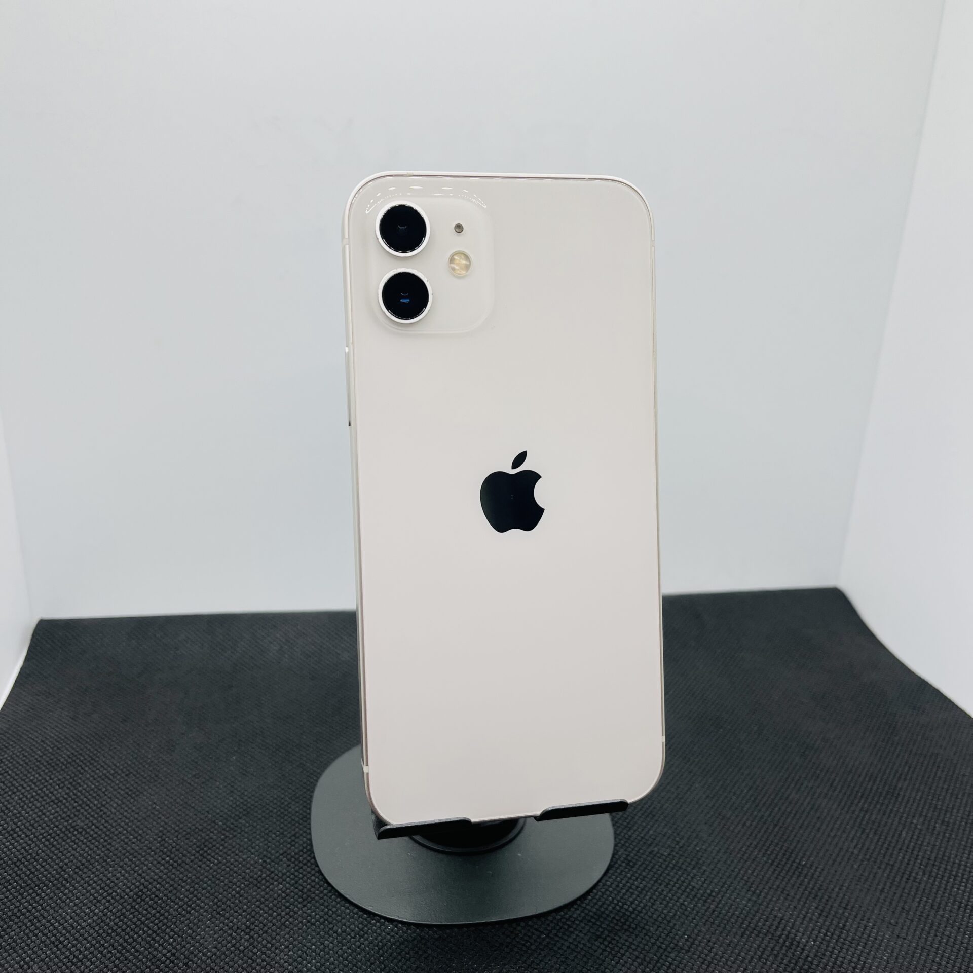 Apple iPhone 12 128GB White (Condition: Good) - Image 6