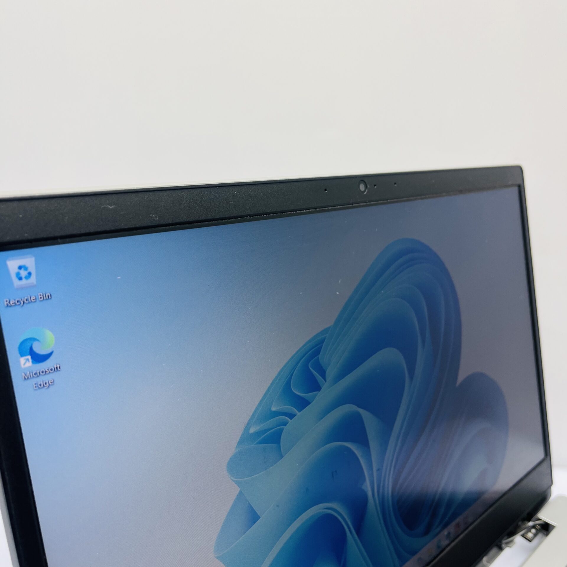 Lenovo IdeaPad S145 "Core i5 8th Gen" 1.60GHz 12GB RAM 256GB SSD Platinum Grey (Condition: Fair) - Image 5