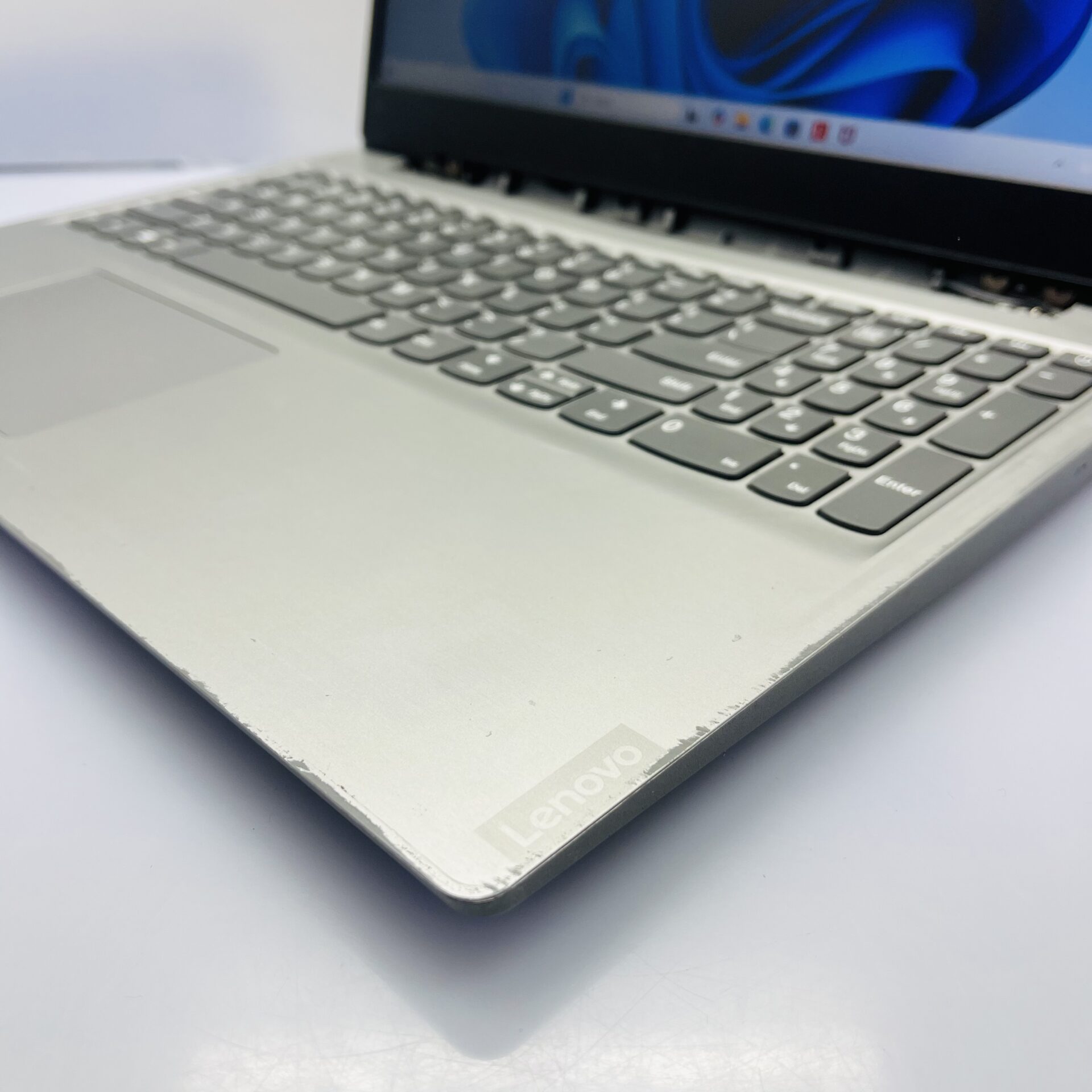 Lenovo IdeaPad S145 "Core i5 8th Gen" 1.60GHz 12GB RAM 256GB SSD Platinum Grey (Condition: Fair) - Image 7