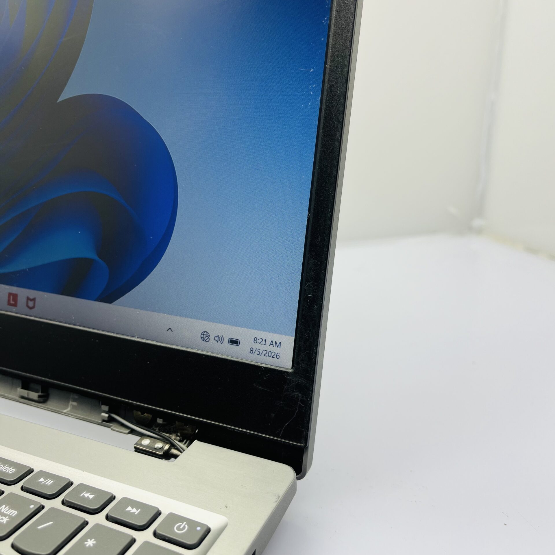 Lenovo IdeaPad S145 "Core i5 8th Gen" 1.60GHz 12GB RAM 256GB SSD Platinum Grey (Condition: Fair) - Image 8