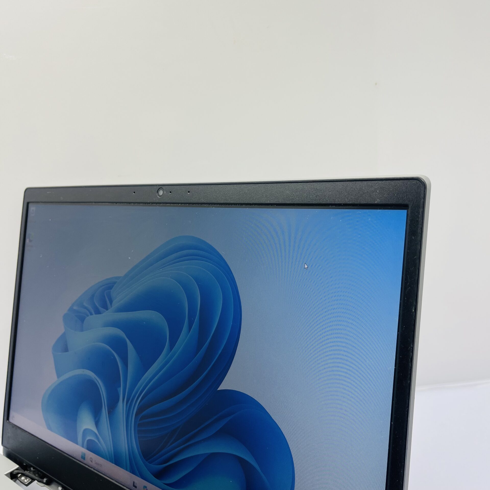 Lenovo IdeaPad S145 "Core i5 8th Gen" 1.60GHz 12GB RAM 256GB SSD Platinum Grey (Condition: Fair) - Image 9