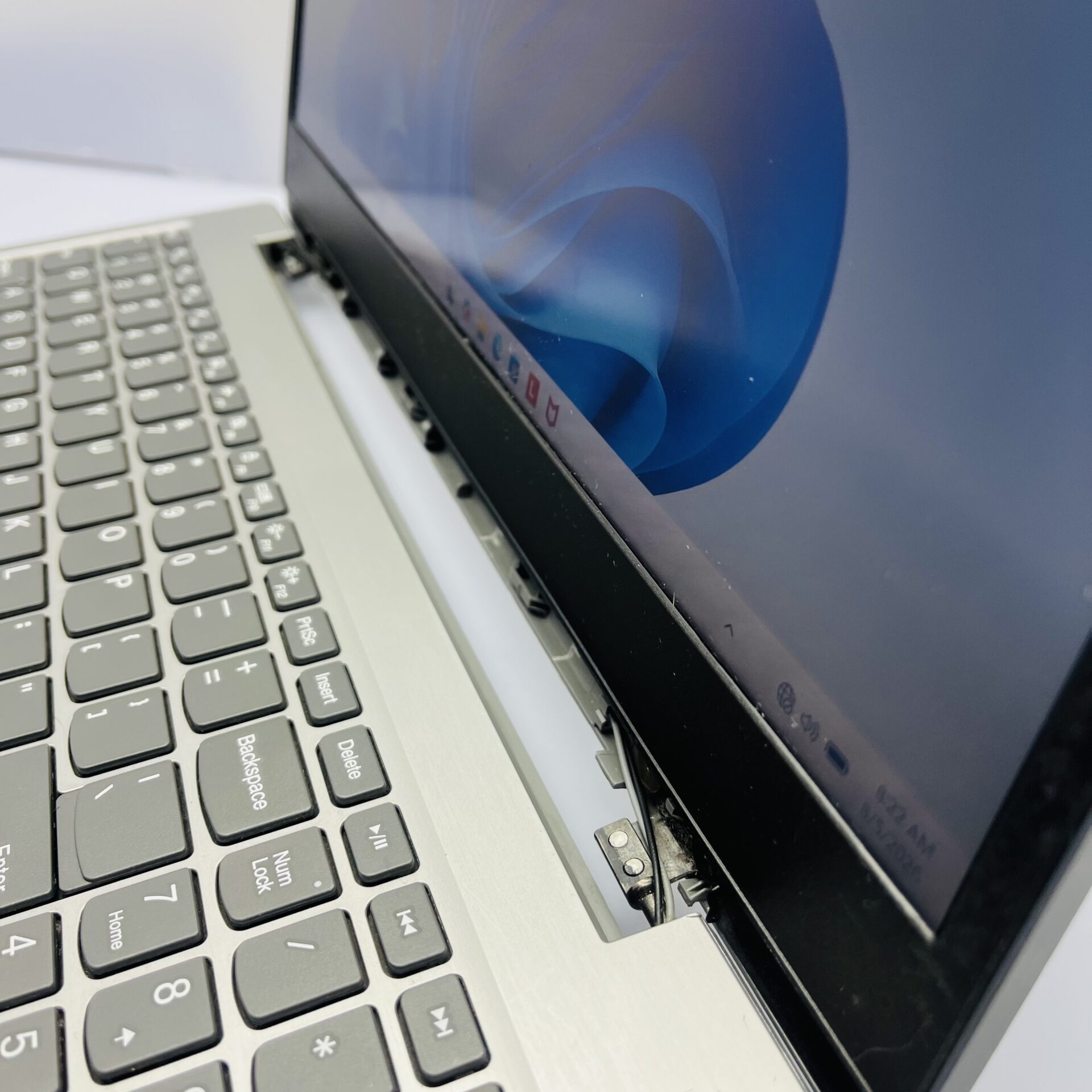 Lenovo IdeaPad S145 "Core i5 8th Gen" 1.60GHz 12GB RAM 256GB SSD Platinum Grey (Condition: Fair) - Image 10
