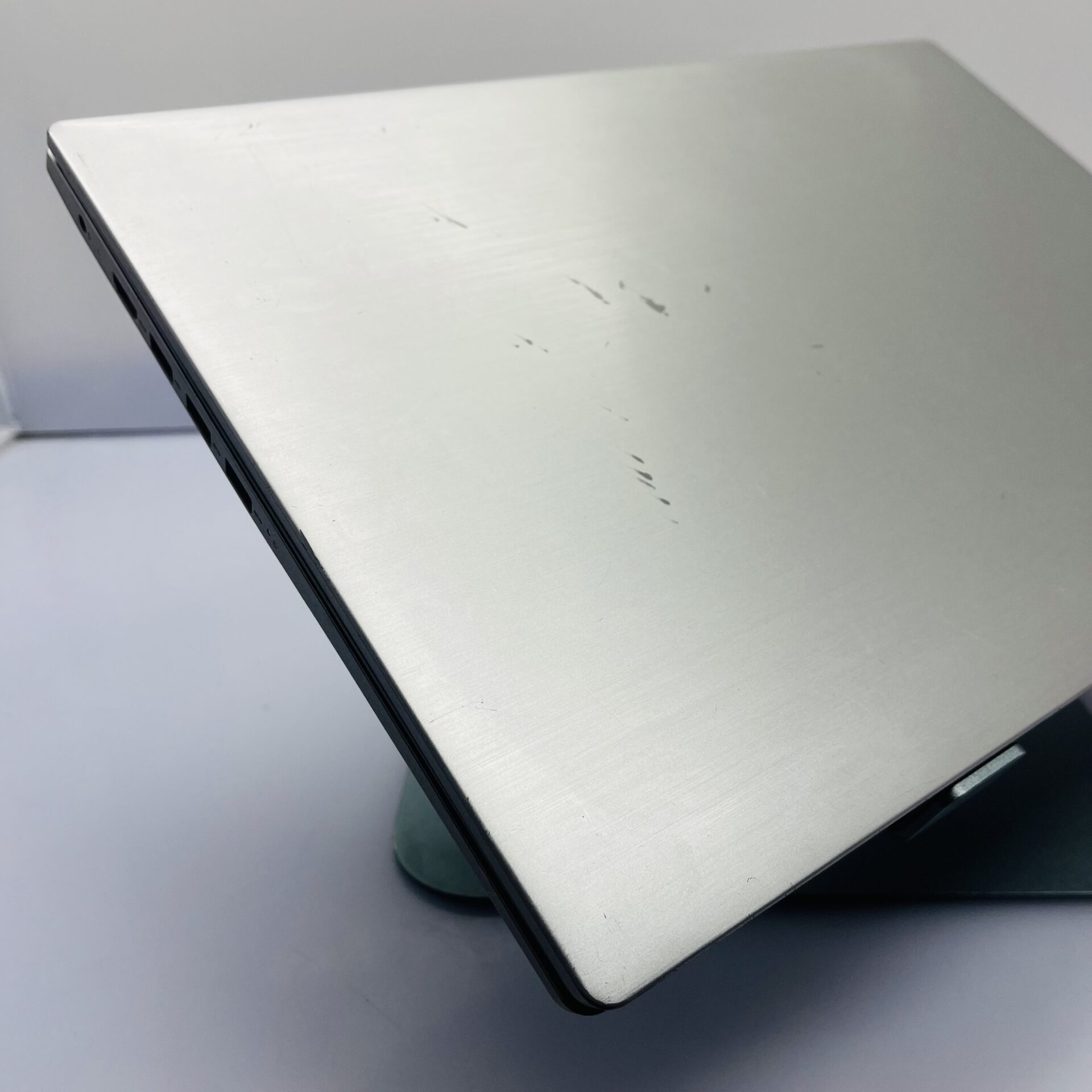 Lenovo IdeaPad S145 "Core i5 8th Gen" 1.60GHz 12GB RAM 256GB SSD Platinum Grey (Condition: Fair) - Image 12