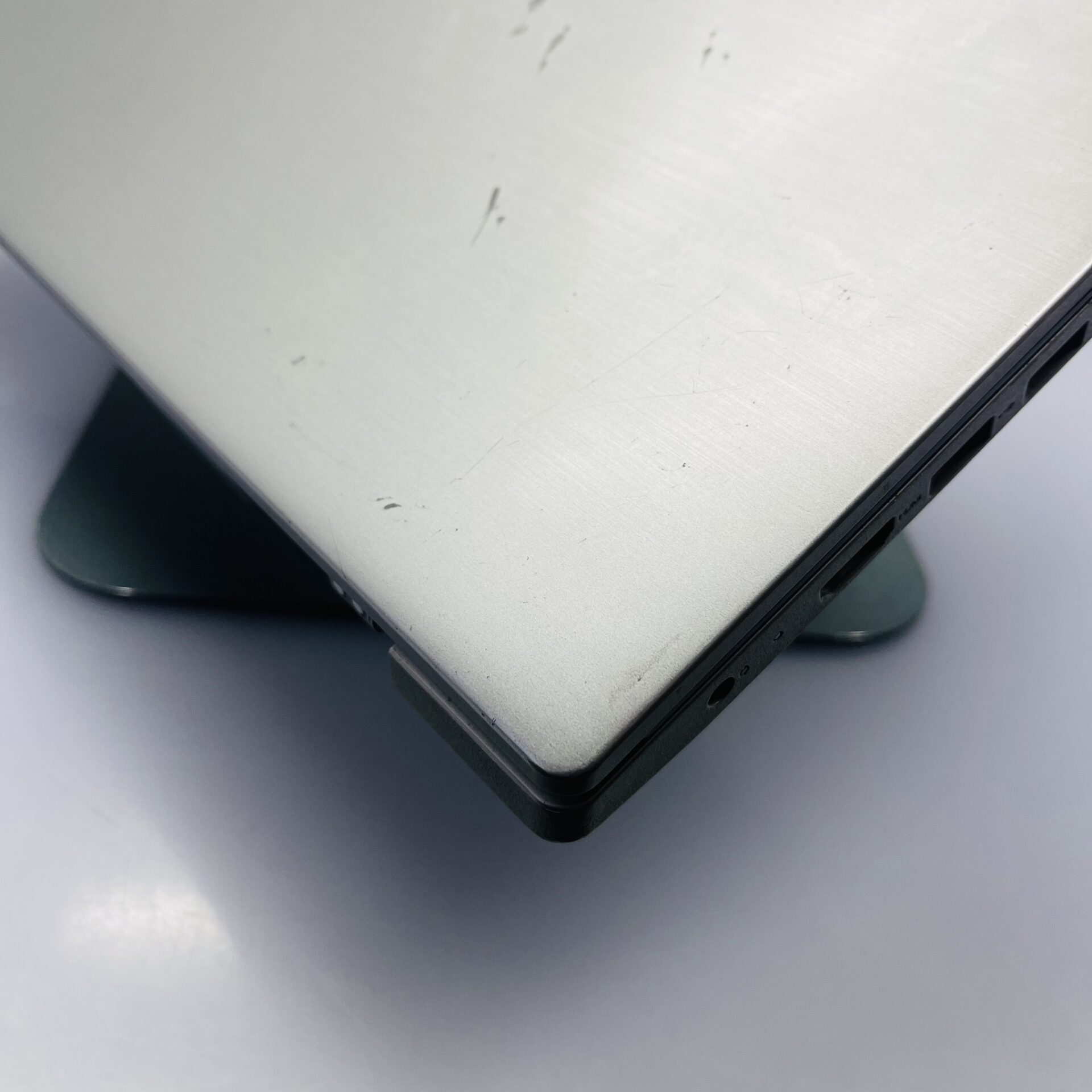 Lenovo IdeaPad S145 "Core i5 8th Gen" 1.60GHz 12GB RAM 256GB SSD Platinum Grey (Condition: Fair) - Image 15