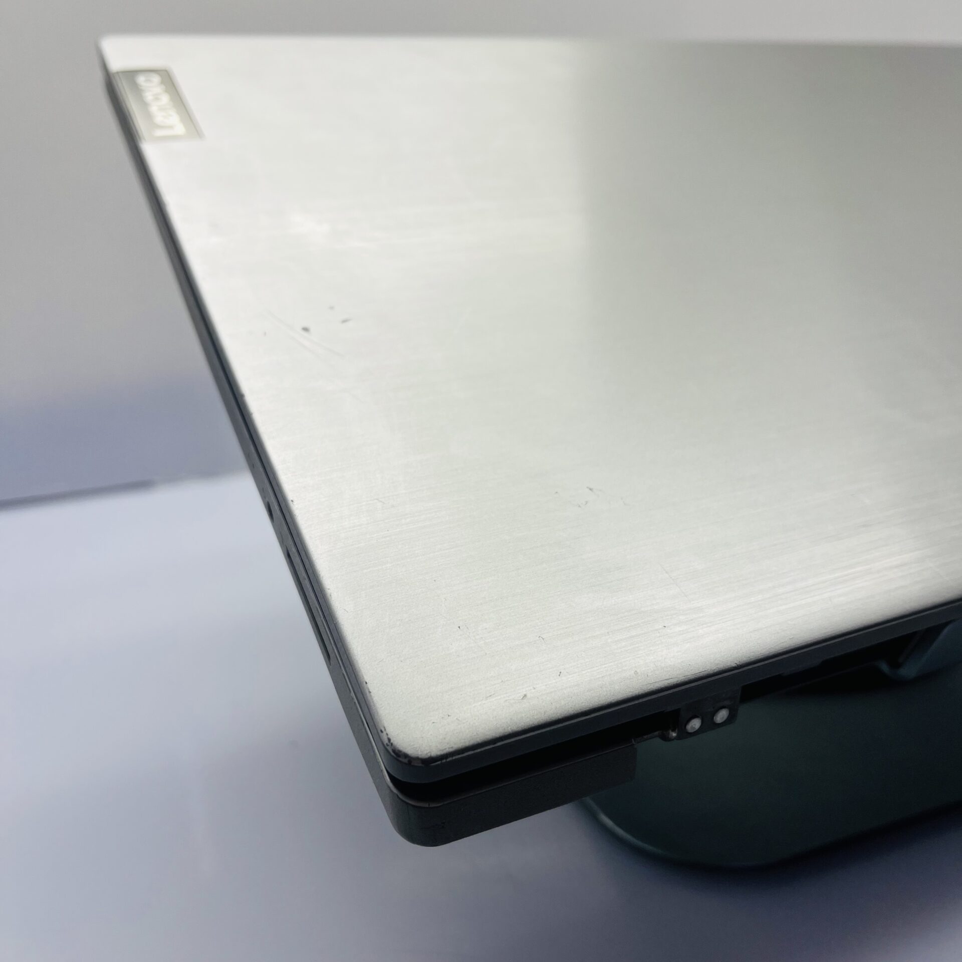 Lenovo IdeaPad S145 "Core i5 8th Gen" 1.60GHz 12GB RAM 256GB SSD Platinum Grey (Condition: Fair) - Image 16
