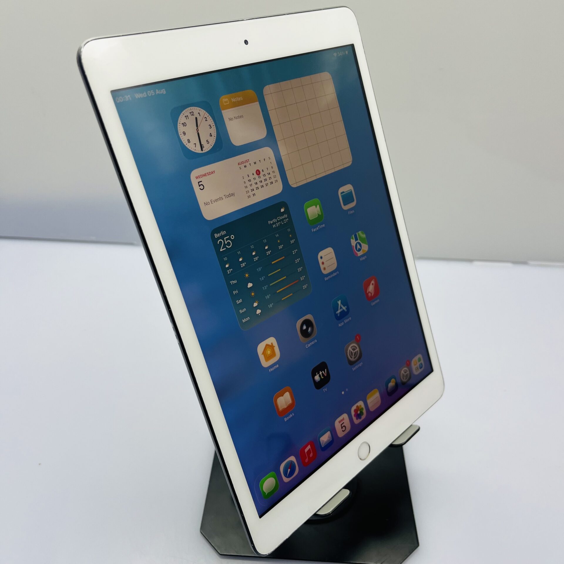 Apple iPad 10.2" 8th Gen 32GB (WiFi Only) Space Gray with White front - Touch ID Not Working (Condition: Good) - Image 5