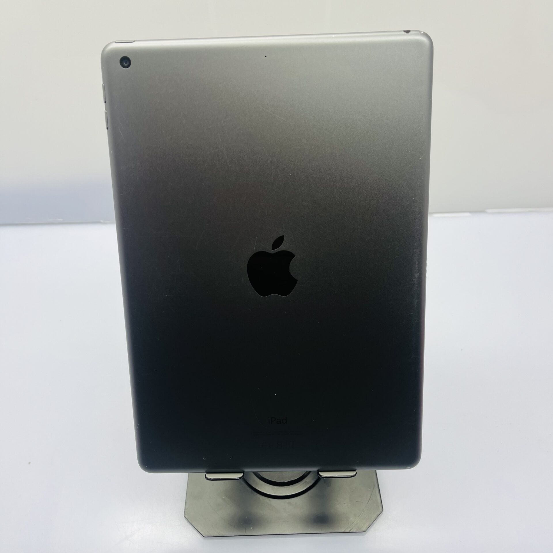 Apple iPad 10.2" 8th Gen 32GB (WiFi Only) Space Gray with White front - Touch ID Not Working (Condition: Good) - Image 6