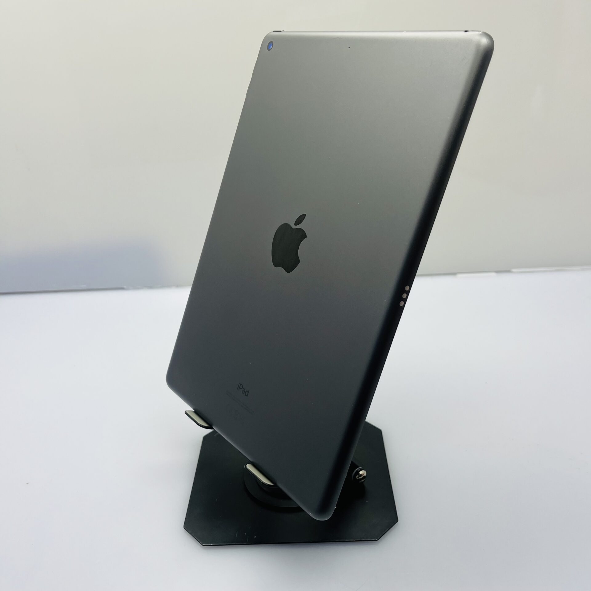 Apple iPad 10.2" 8th Gen 32GB (WiFi Only) Space Gray with White front - Touch ID Not Working (Condition: Good) - Image 7