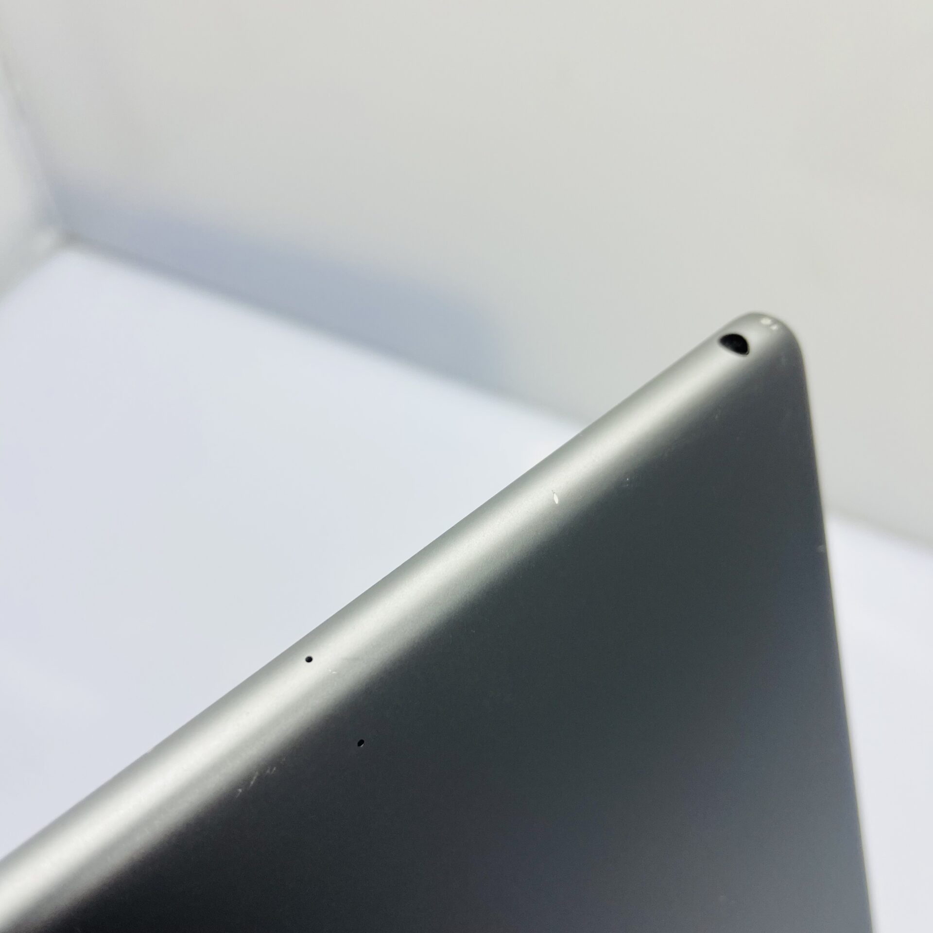Apple iPad 10.2" 8th Gen 32GB (WiFi Only) Space Gray with White front - Touch ID Not Working (Condition: Good) - Image 11