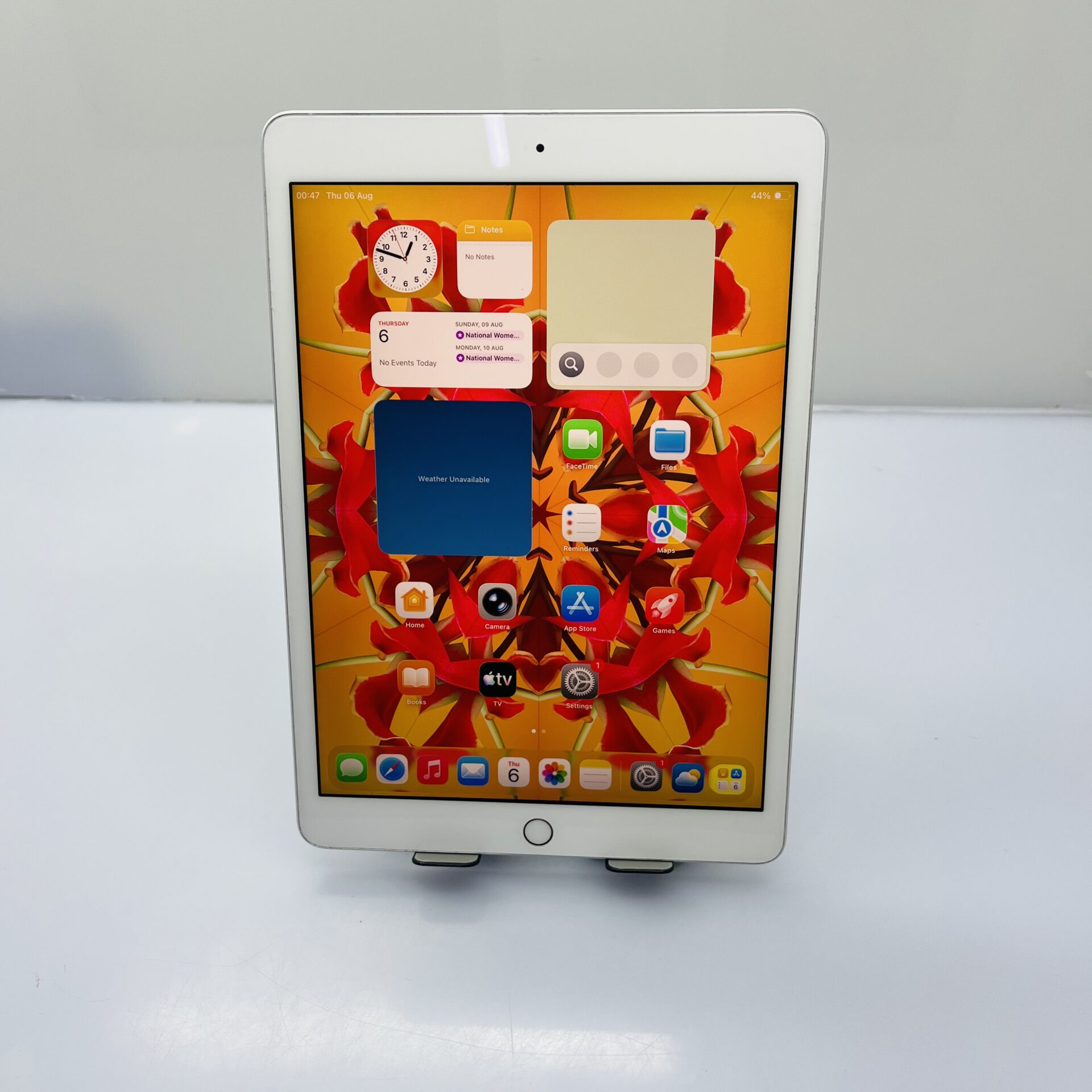 Apple iPad 10.2" 9th Gen (WiFi Only) 64GB Silver - Touch ID Not Working (Condition: Good) - Image 2