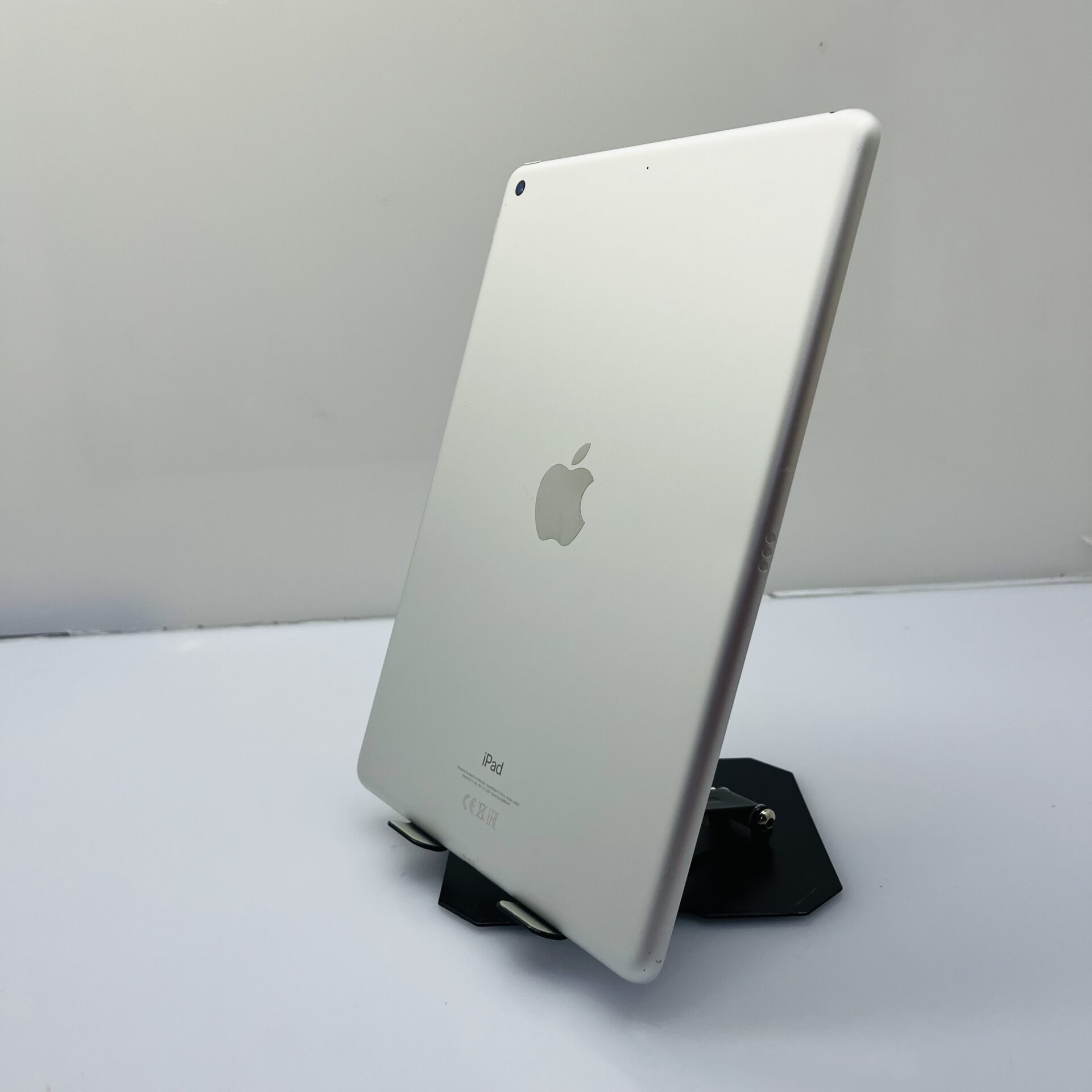 Apple iPad 10.2" 9th Gen (WiFi Only) 64GB Silver - Touch ID Not Working (Condition: Good) - Image 9