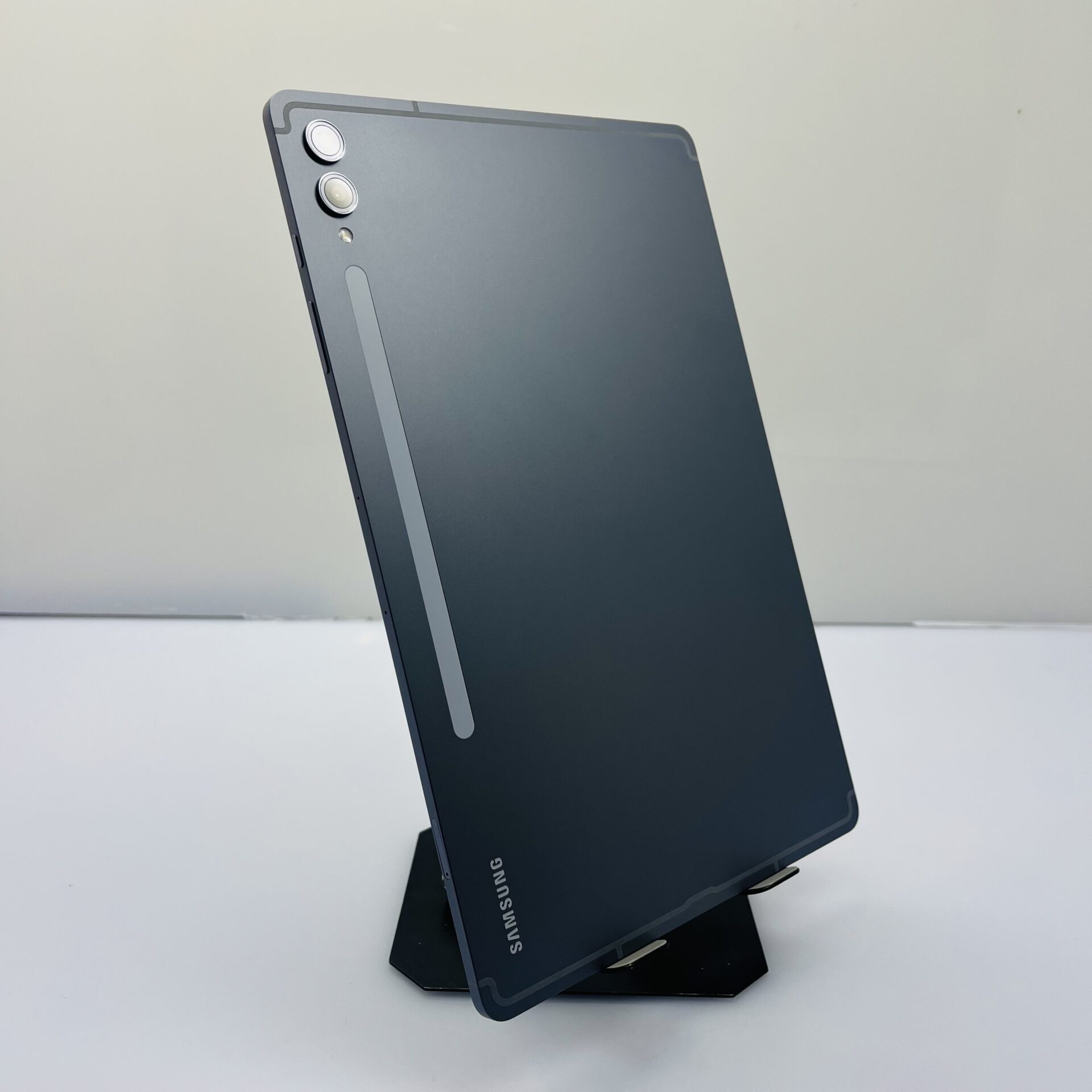 Samsung Galaxy Tab S10+ 5G 256GB (WiFi/Cellular) Moonstone Gray + Sealed Samsung Book Cover Keyboard-AI Key + Sealed Samsung 45W Power Adapter (Condition: Excellent) - Image 8