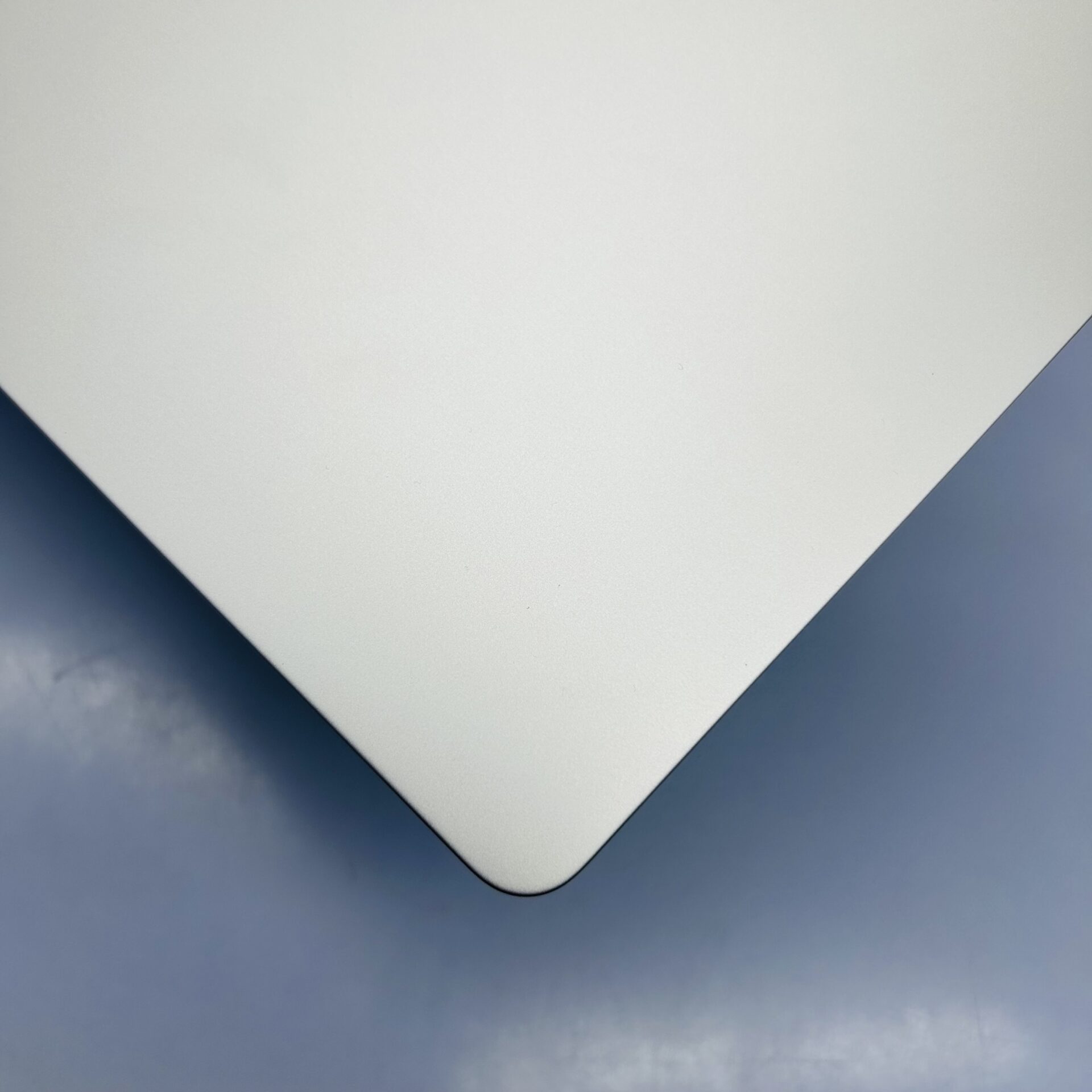 Apple MacBook Air 13-inch "M2" 8 CPU/ 10 GPU (2022) 8GB RAM 512GB SSD Starlight (Condition: Excellent) - Image 11