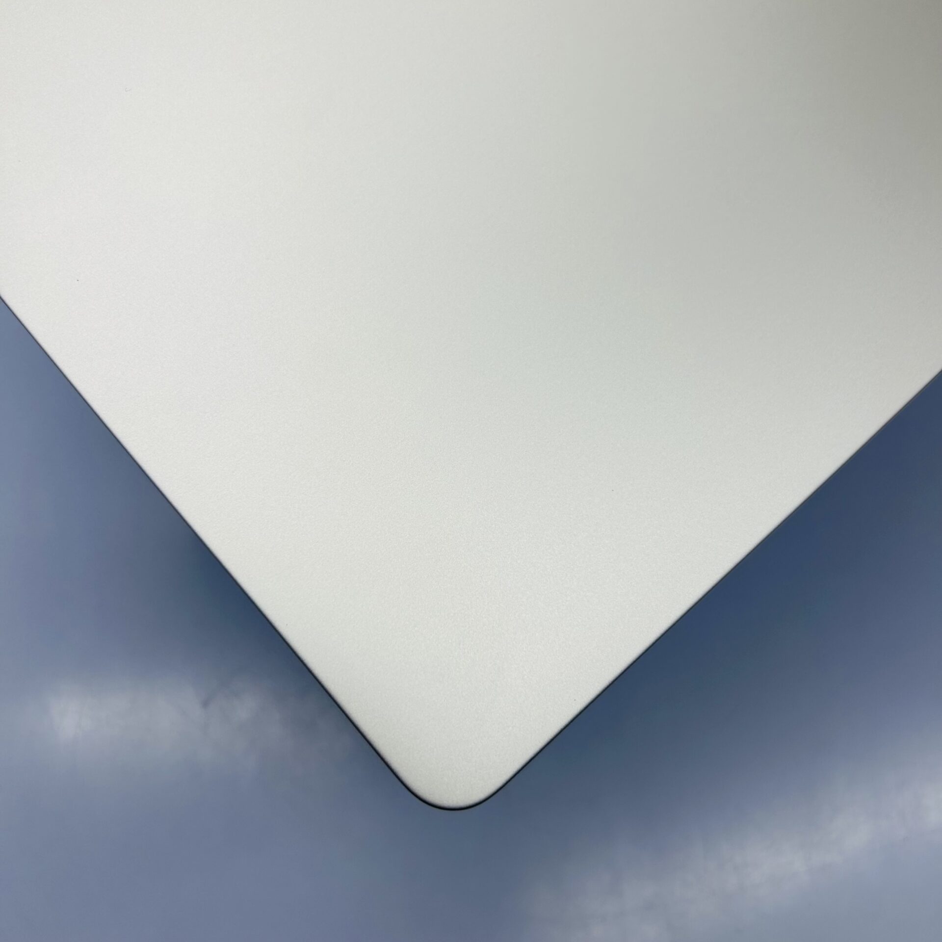 Apple MacBook Air 13-inch "M2" 8 CPU/ 10 GPU (2022) 8GB RAM 512GB SSD Starlight (Condition: Excellent) - Image 10