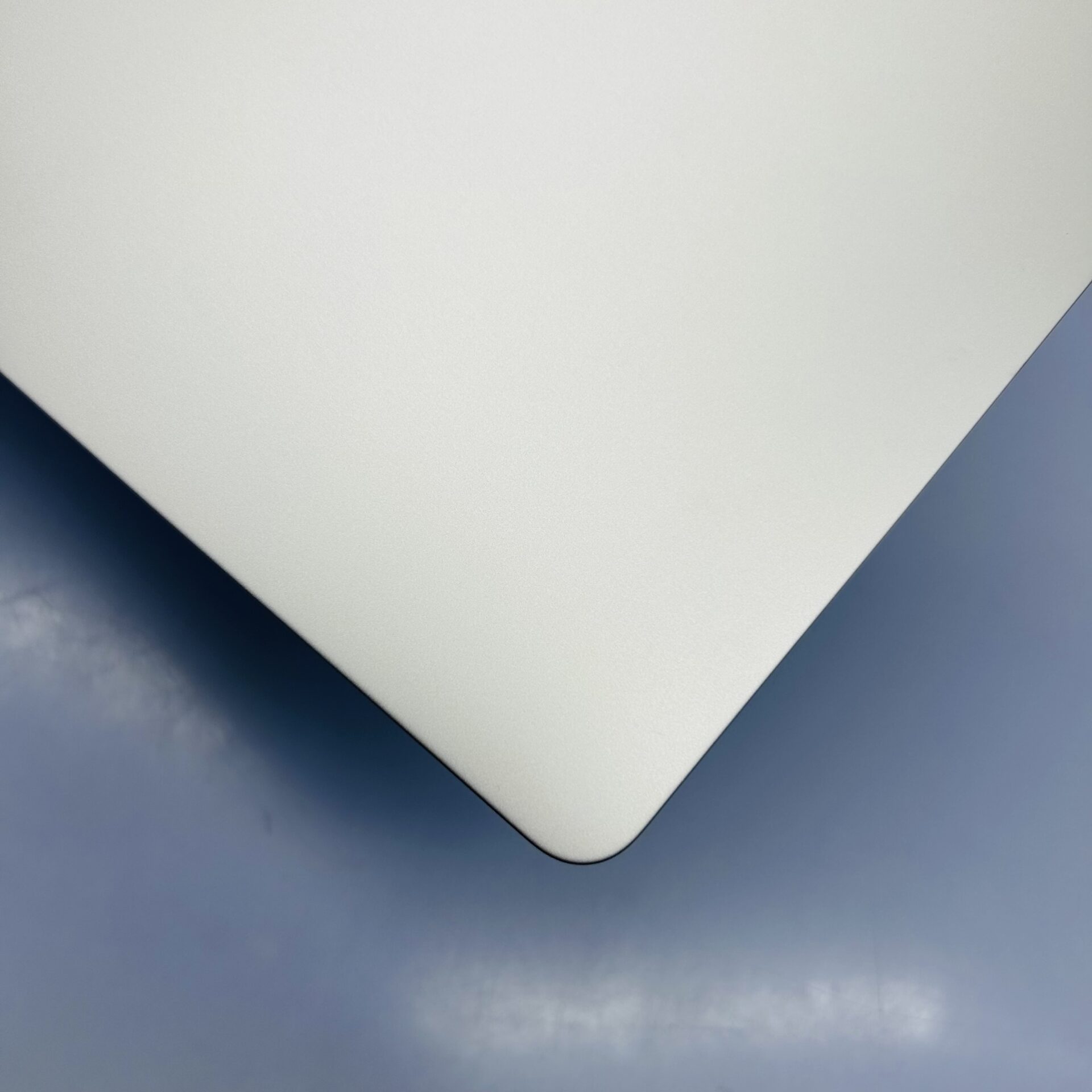 Apple MacBook Air 13-inch "M2" 8 CPU/ 10 GPU (2022) 8GB RAM 512GB SSD Starlight (Condition: Excellent) - Image 9
