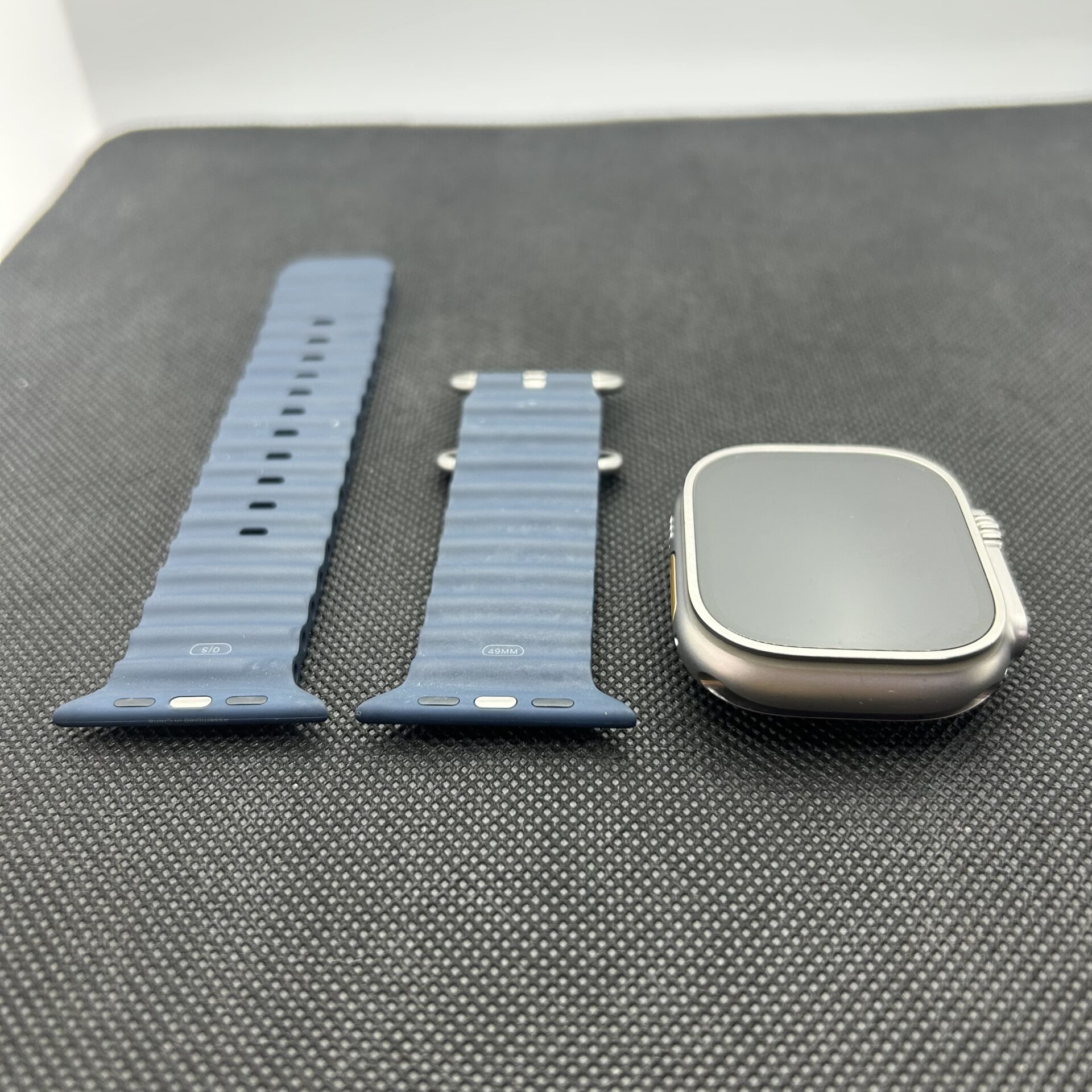 Apple Watch Ultra 2 49mm LTE Natural Titanium with Ocean Band (Condition: Excellent) - Image 2