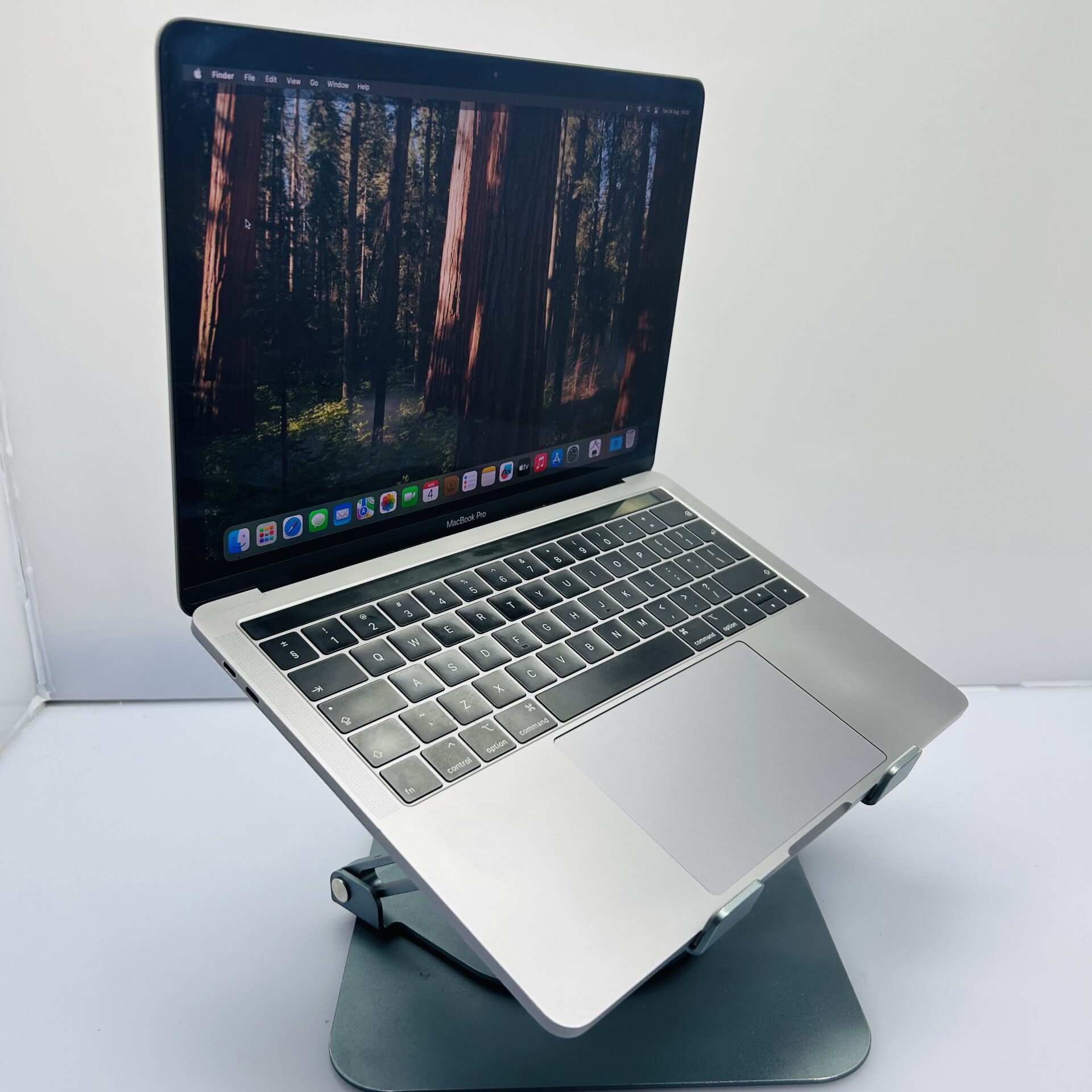 Apple MacBook Pro 13-inch "Core i5" (Touchbar 2019) 1.4GHz 8GB RAM 256GB SSD Space Gray (Condition: Good) - Image 3