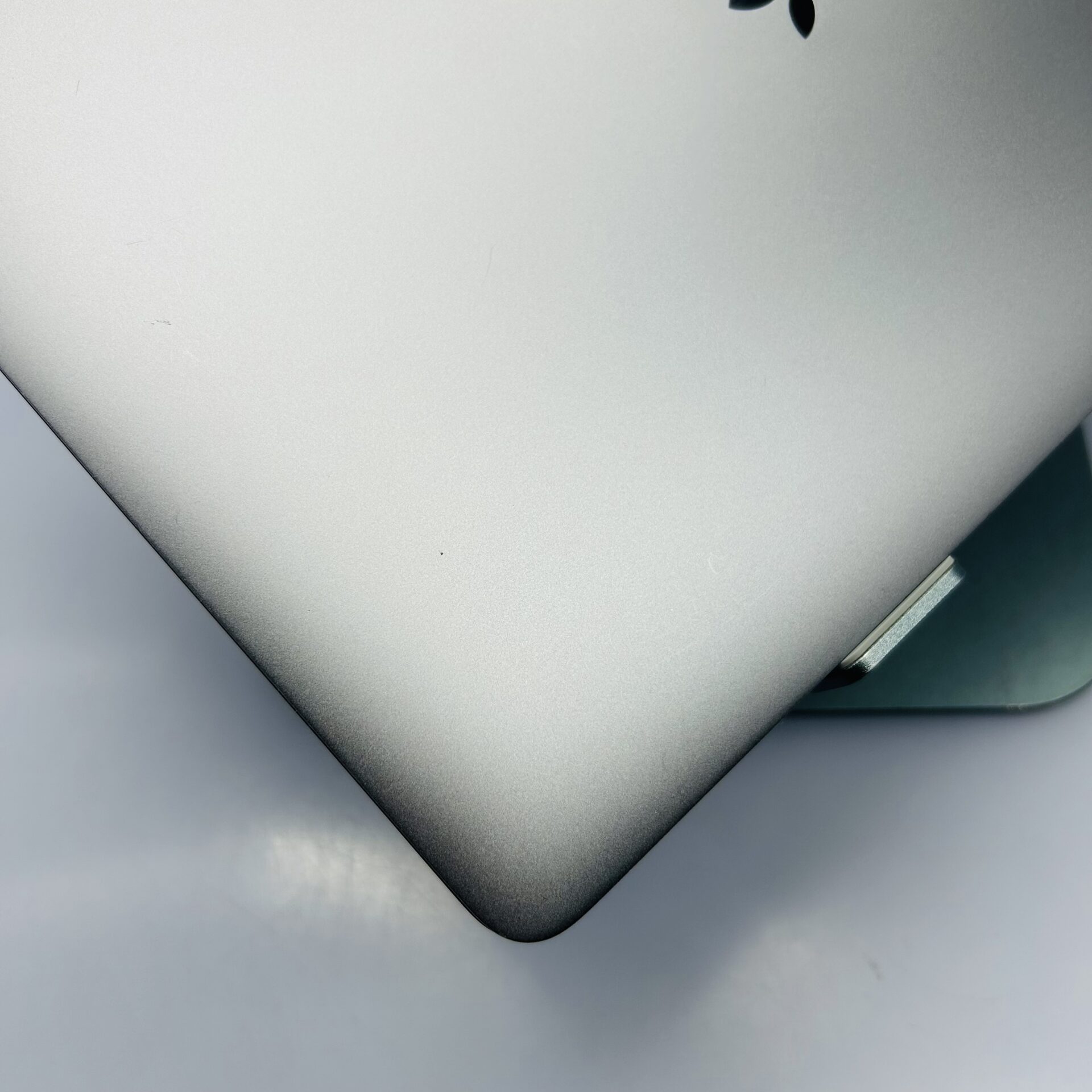 Apple MacBook Pro 13-inch "Core i5" (Touchbar 2019) 1.4GHz 8GB RAM 256GB SSD Space Gray (Condition: Good) - Image 10