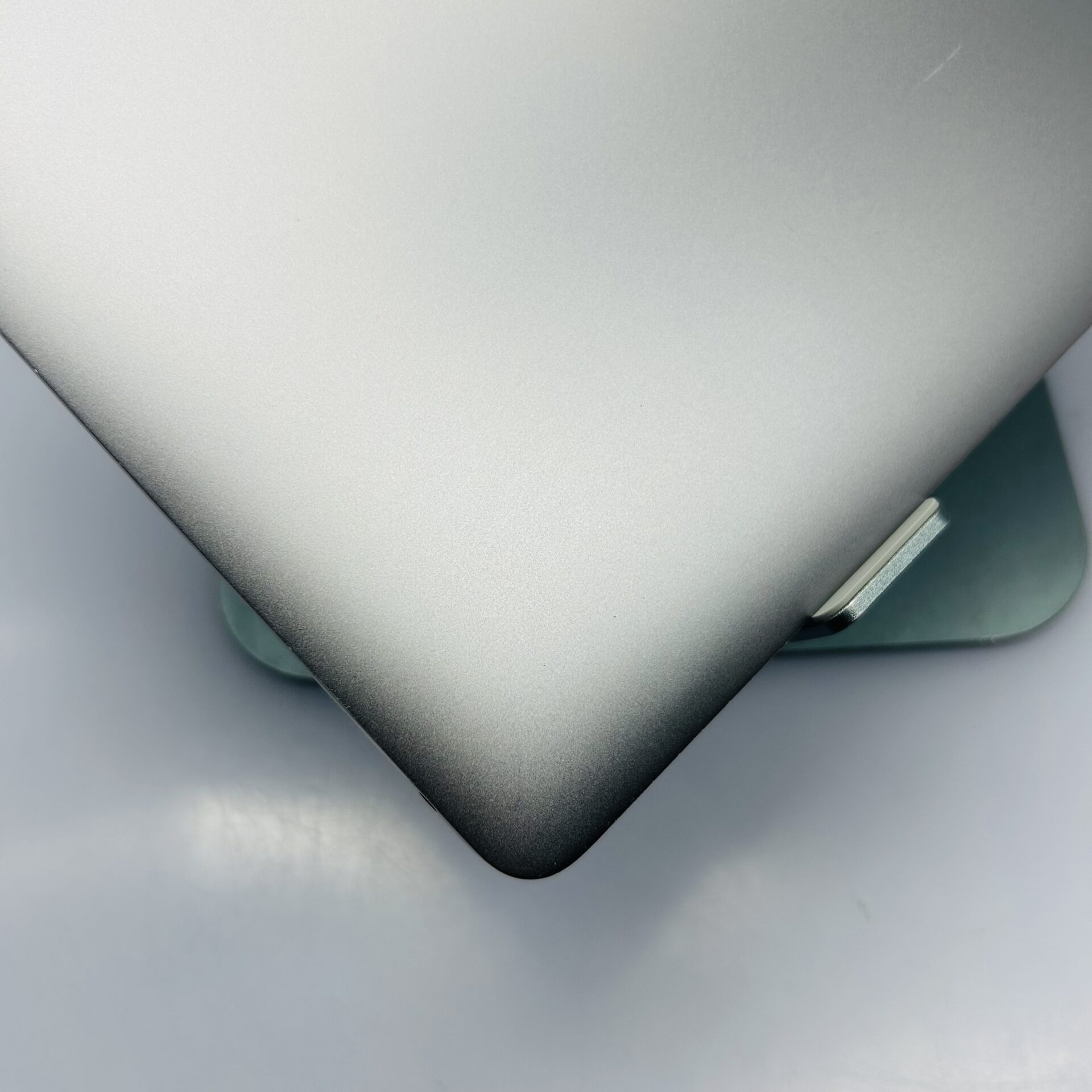 Apple MacBook Pro 13-inch "Core i5" (Touchbar 2019) 1.4GHz 8GB RAM 256GB SSD Space Gray (Condition: Good) - Image 8