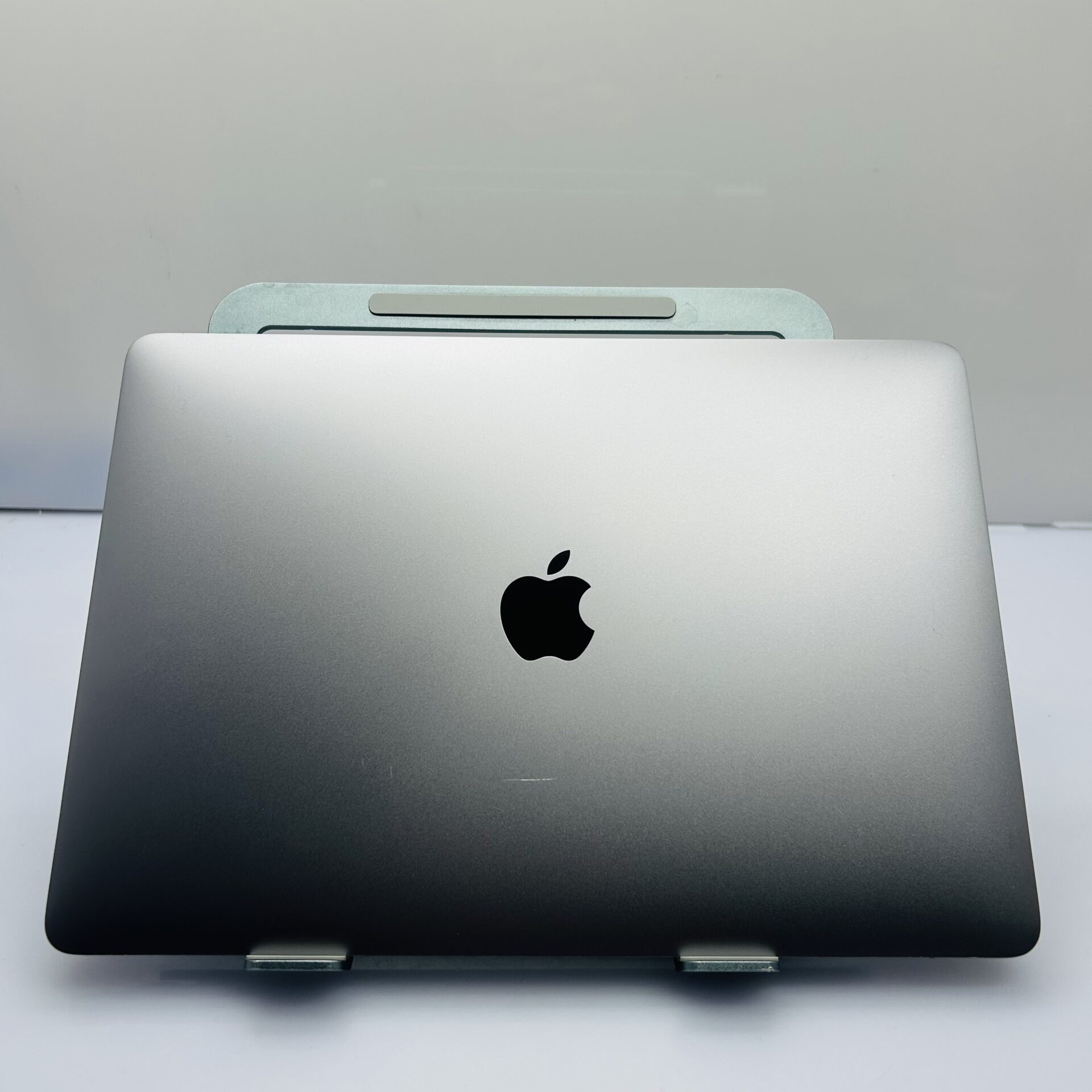 Apple MacBook Pro 13-inch "Core i5" (Touchbar 2019) 1.4GHz 8GB RAM 256GB SSD Space Gray (Condition: Good) - Image 5