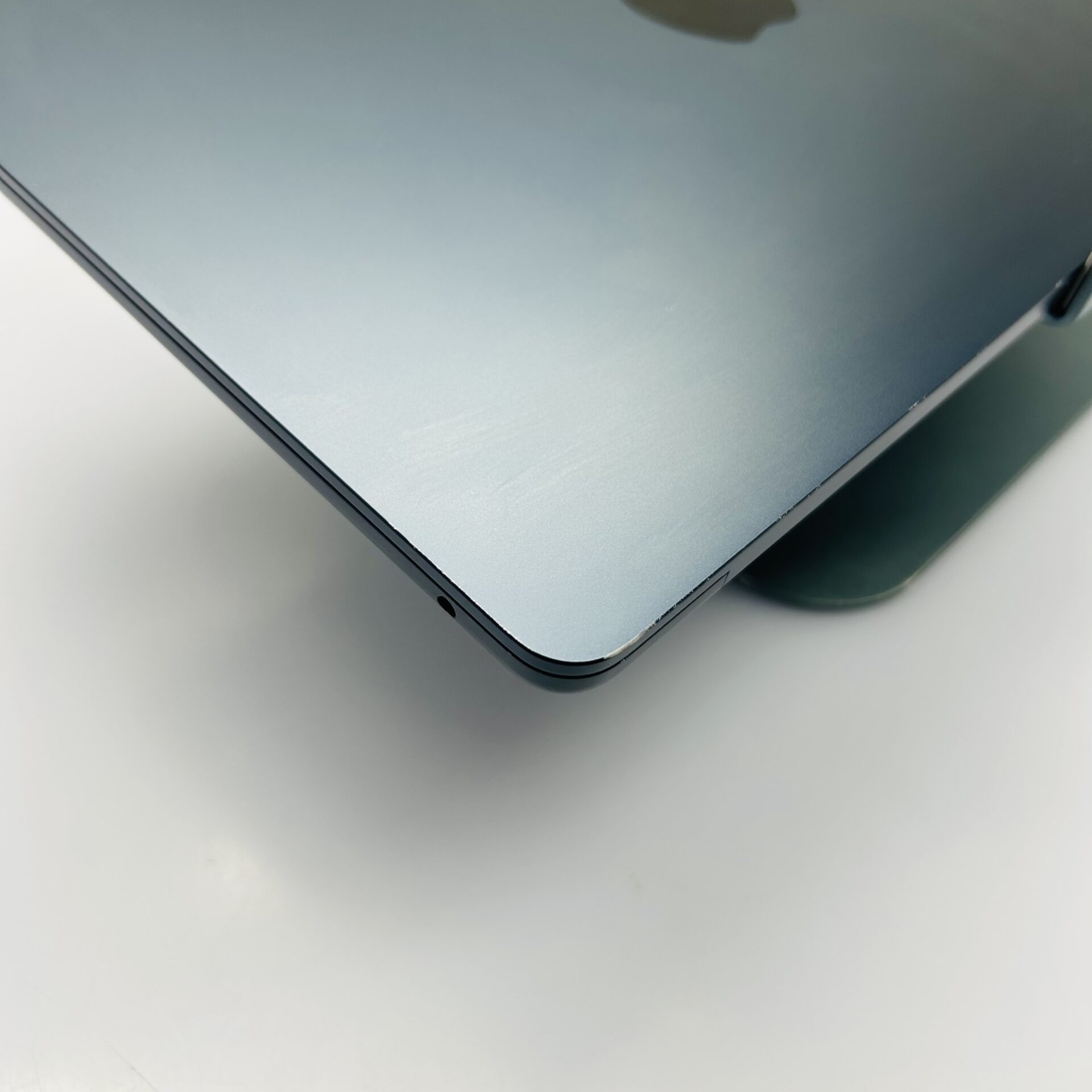 Apple MacBook Air 13-inch "M2" 8 CPU/ 8 GPU (2022) 8GB RAM 256GB SSD Midnight (Condition: Good) - Image 7