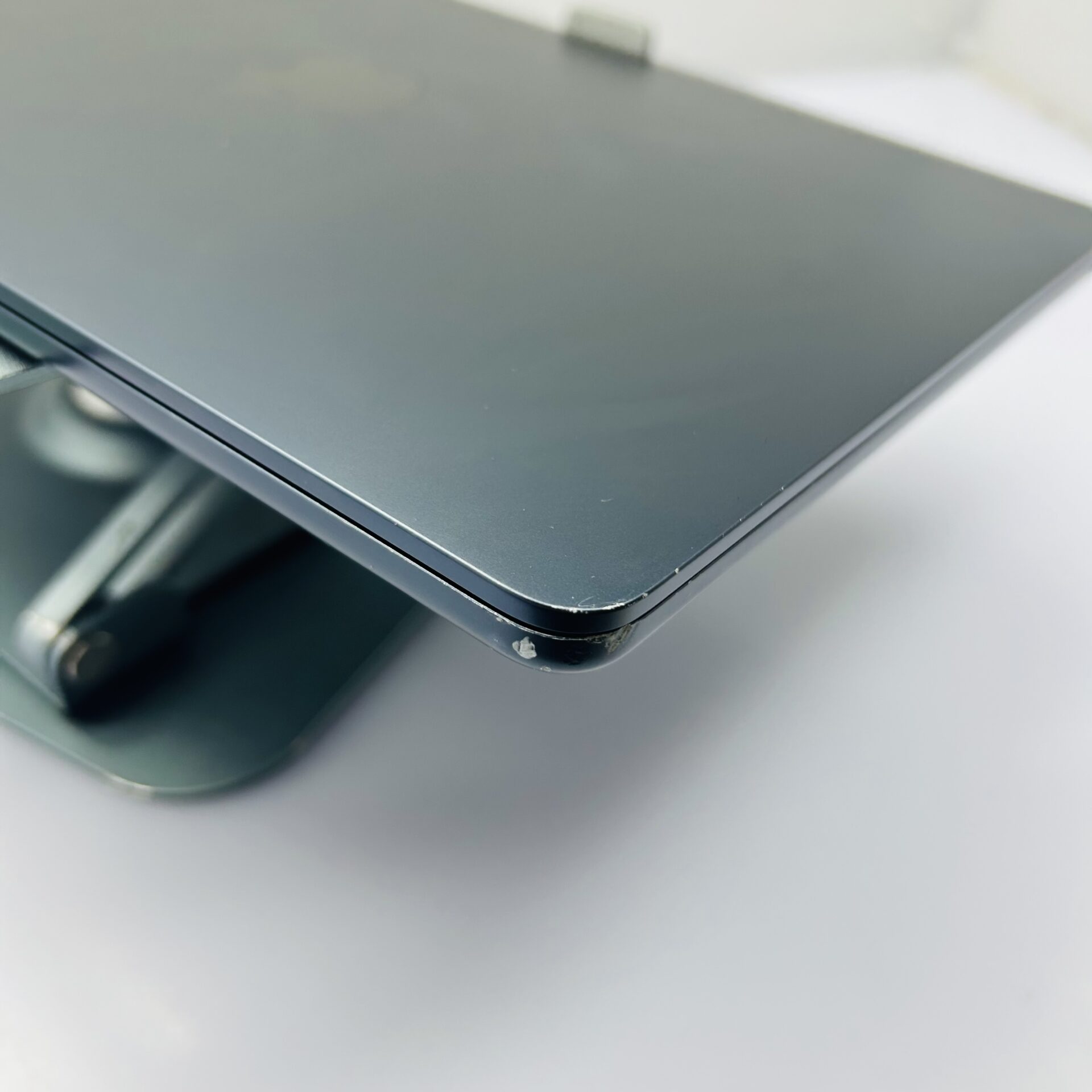 Apple MacBook Air 13-inch "M2" 8 CPU/ 8 GPU (2022) 8GB RAM 256GB SSD Midnight (Condition: Good) - Image 6