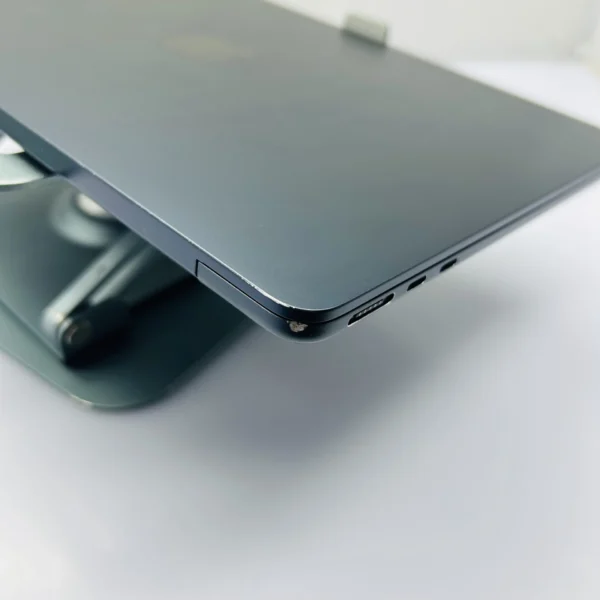 Apple MacBook Air 13-inch 