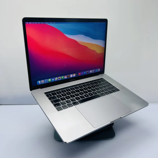 MacBook Pro 15-Inch “Core i7” 2.6GHz (Touch/Late 2016) 16GB RAM