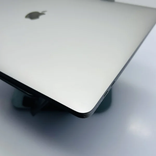 MacBook Pro 15-Inch “Core i7” 2.6GHz (Touch/Late 2016) 16GB RAM