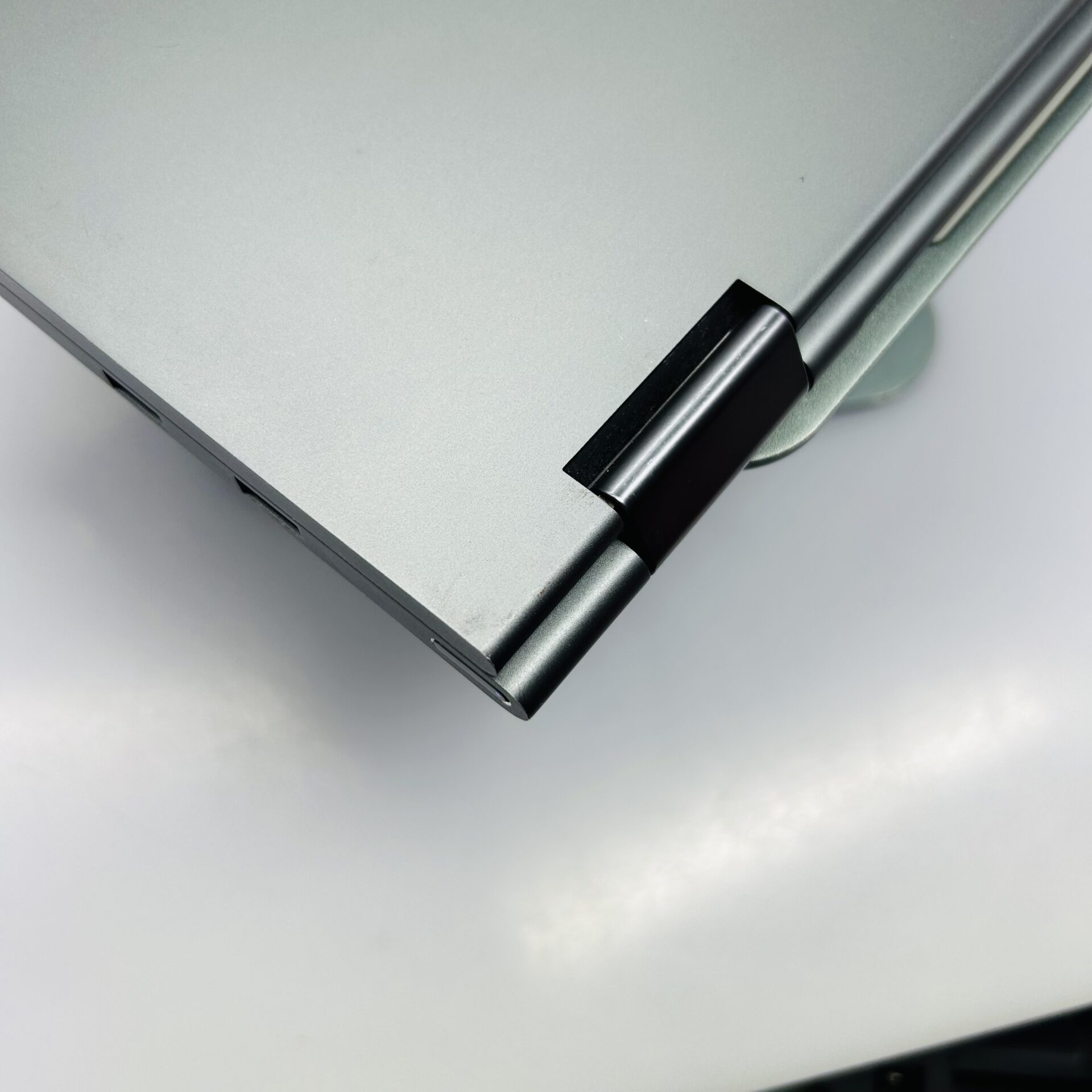 Lenovo Yoga 7i 14ITL5 11th Gen "Core i5" 2.40GHz 8GB RAM 256GB SSD Luna Grey - Cracked Screen, Touch Not Working (Condition: Fair) - Image 8