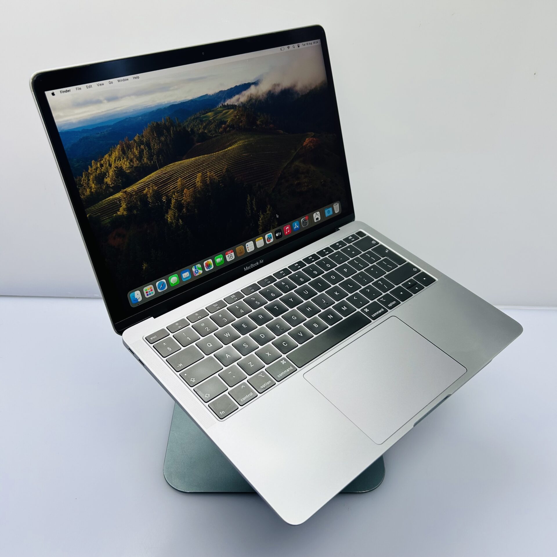 Apple MacBook Air 13-inch "Core i5" (2019) 1.6GHz 8GB RAM 128GB SSD Space Grey (Condition: Good) - Image 3