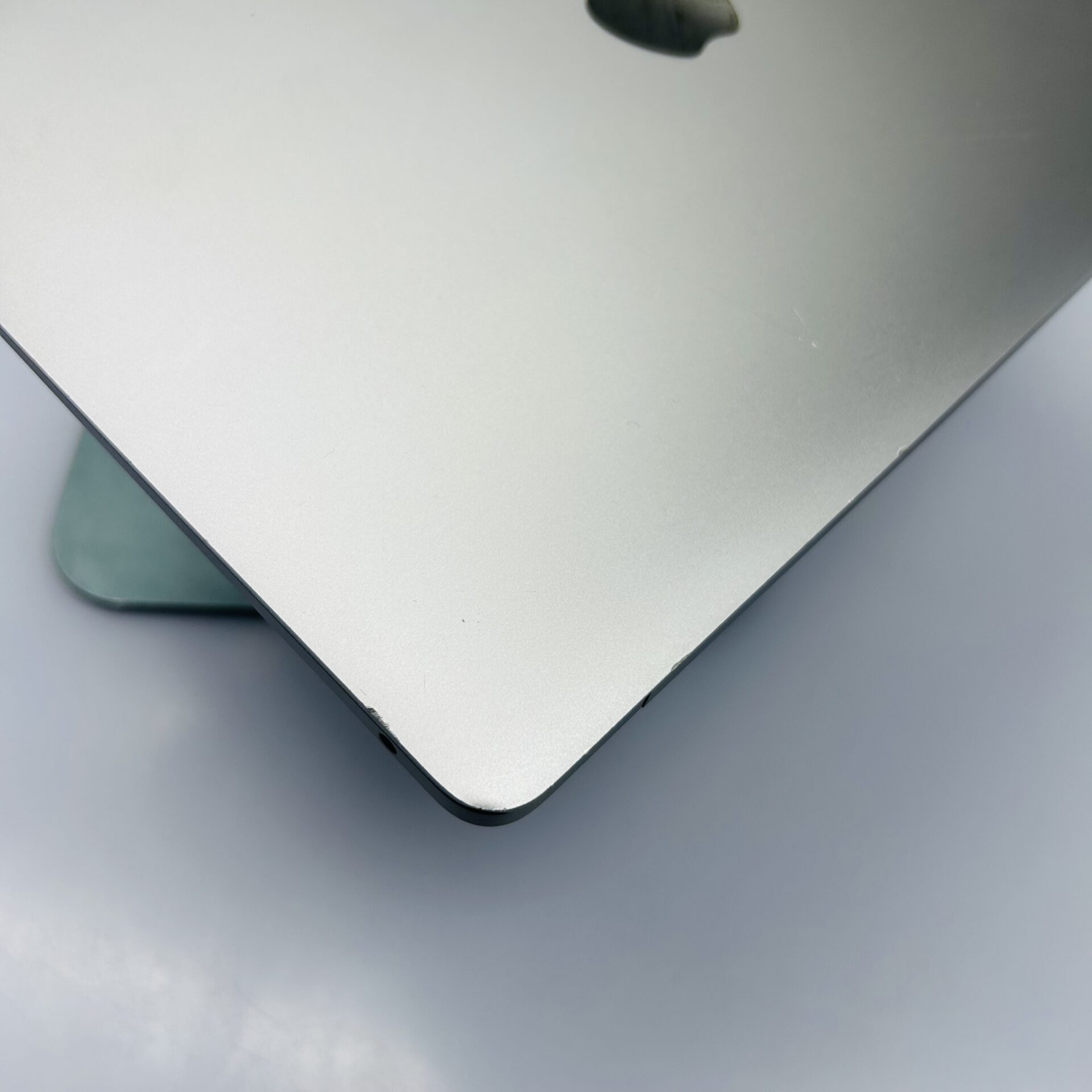 Apple MacBook Air 13-inch "Core i5" (2019) 1.6GHz 8GB RAM 128GB SSD Space Grey (Condition: Good) - Image 5