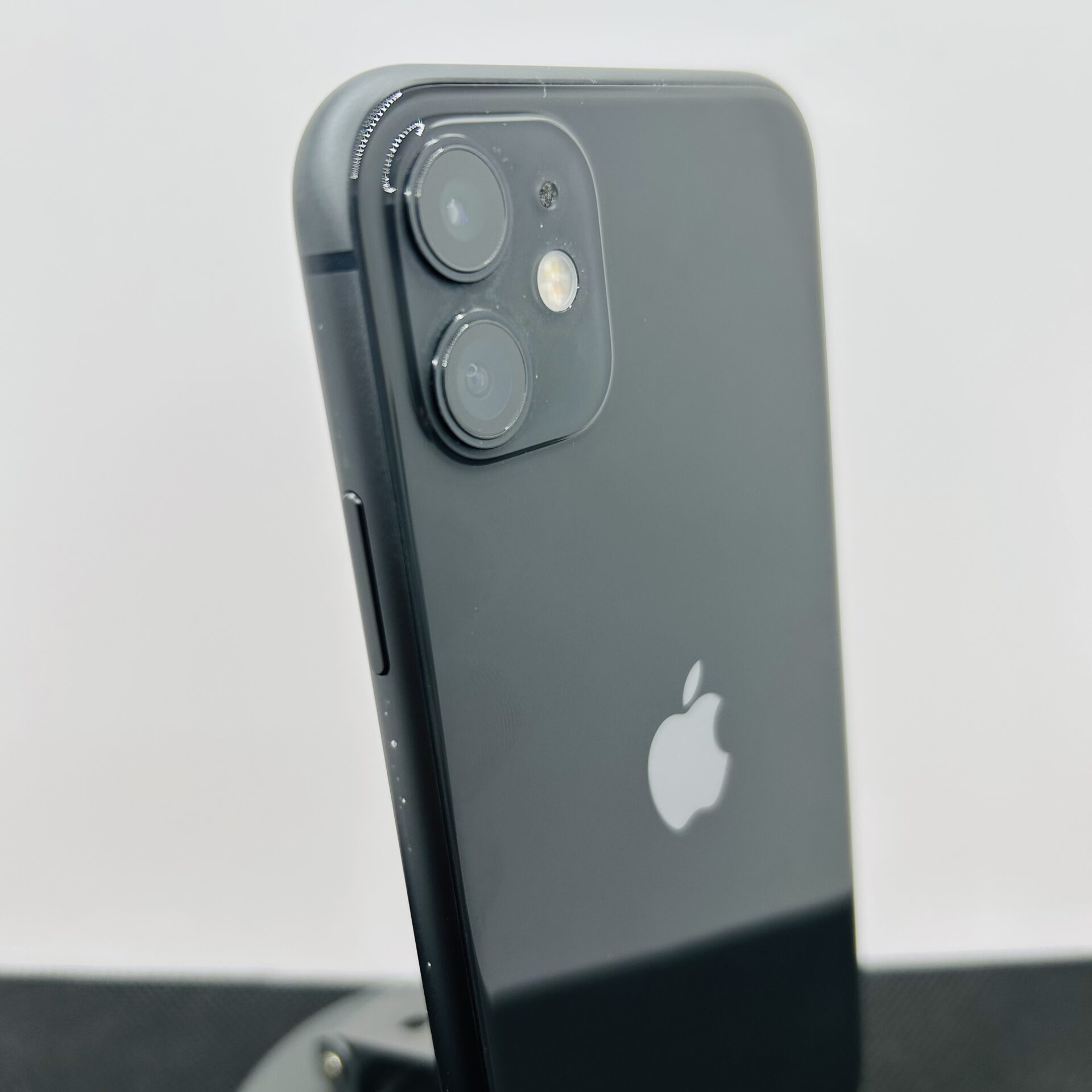 Apple iPhone 11 64GB Black (Condition: Good) - Image 4