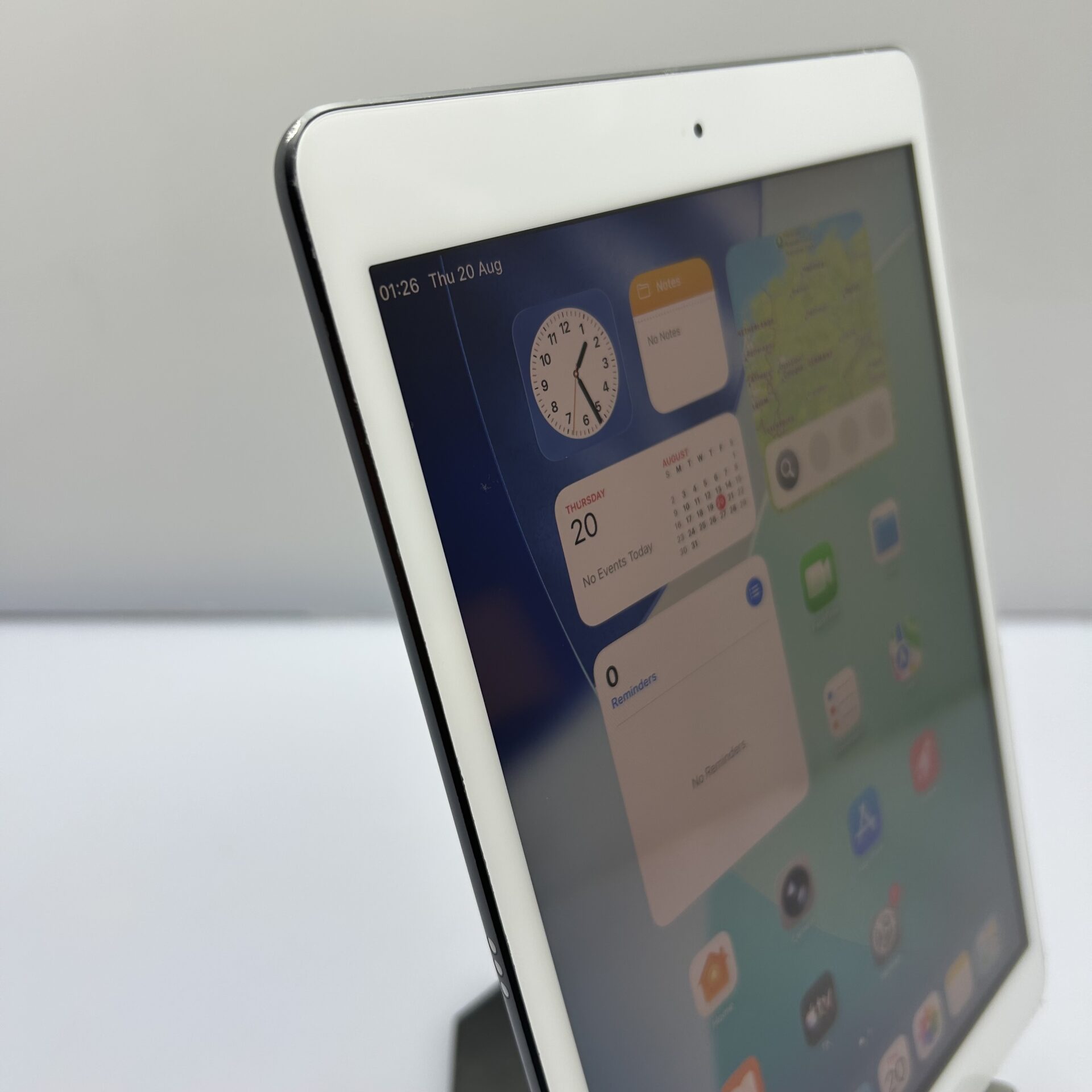 Apple iPad 9th Gen 64GB (Wifi Only) Space Gray - Touch ID Not Working (Condition: Good) - Image 4