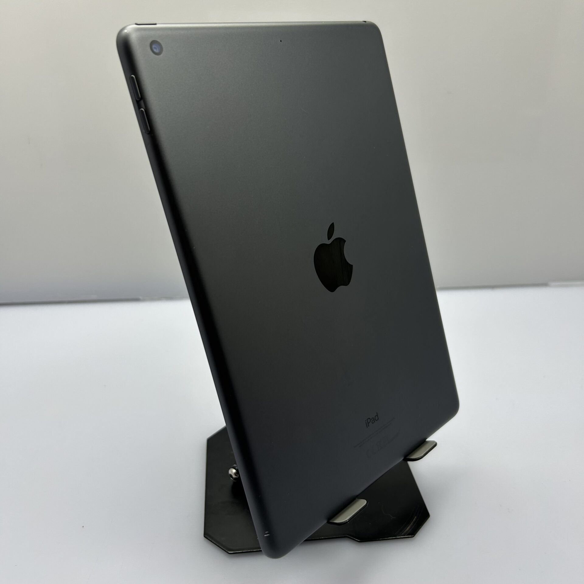 Apple iPad 9th Gen 64GB (Wifi Only) Space Gray - Touch ID Not Working (Condition: Good) - Image 8