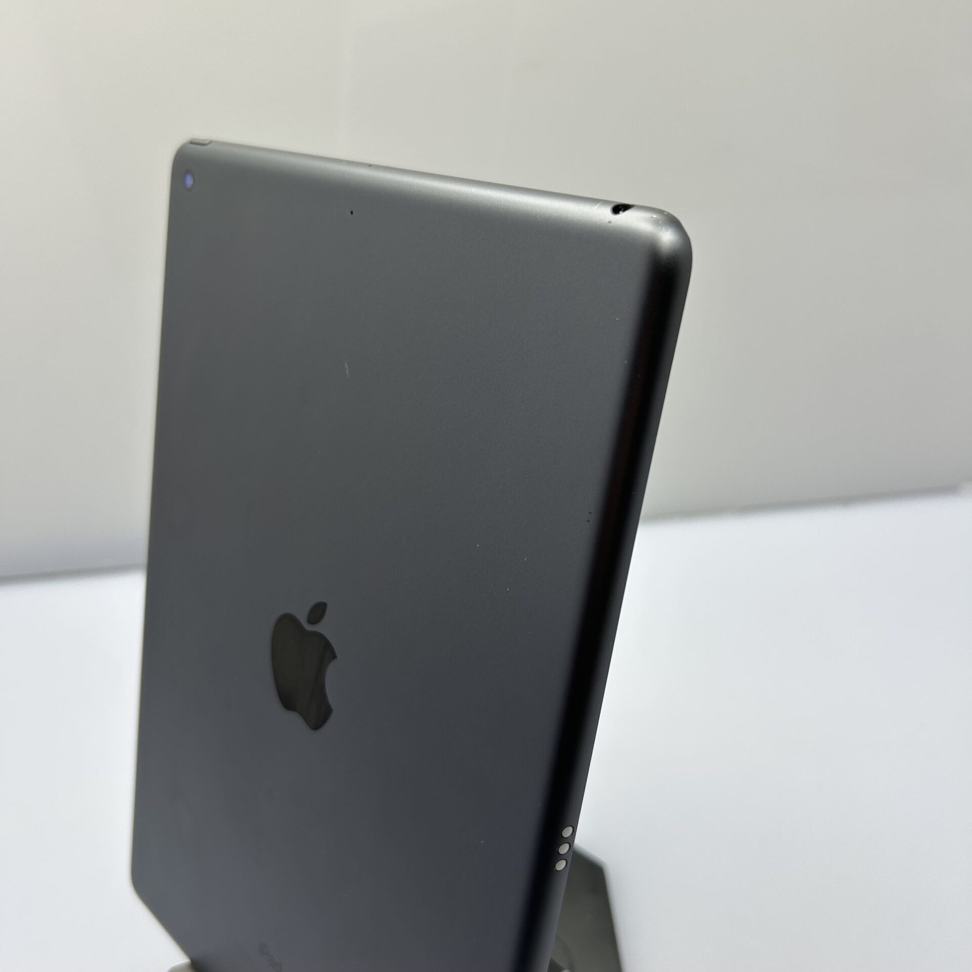 Apple iPad 9th Gen 64GB (Wifi Only) Space Gray - Touch ID Not Working (Condition: Good) - Image 11