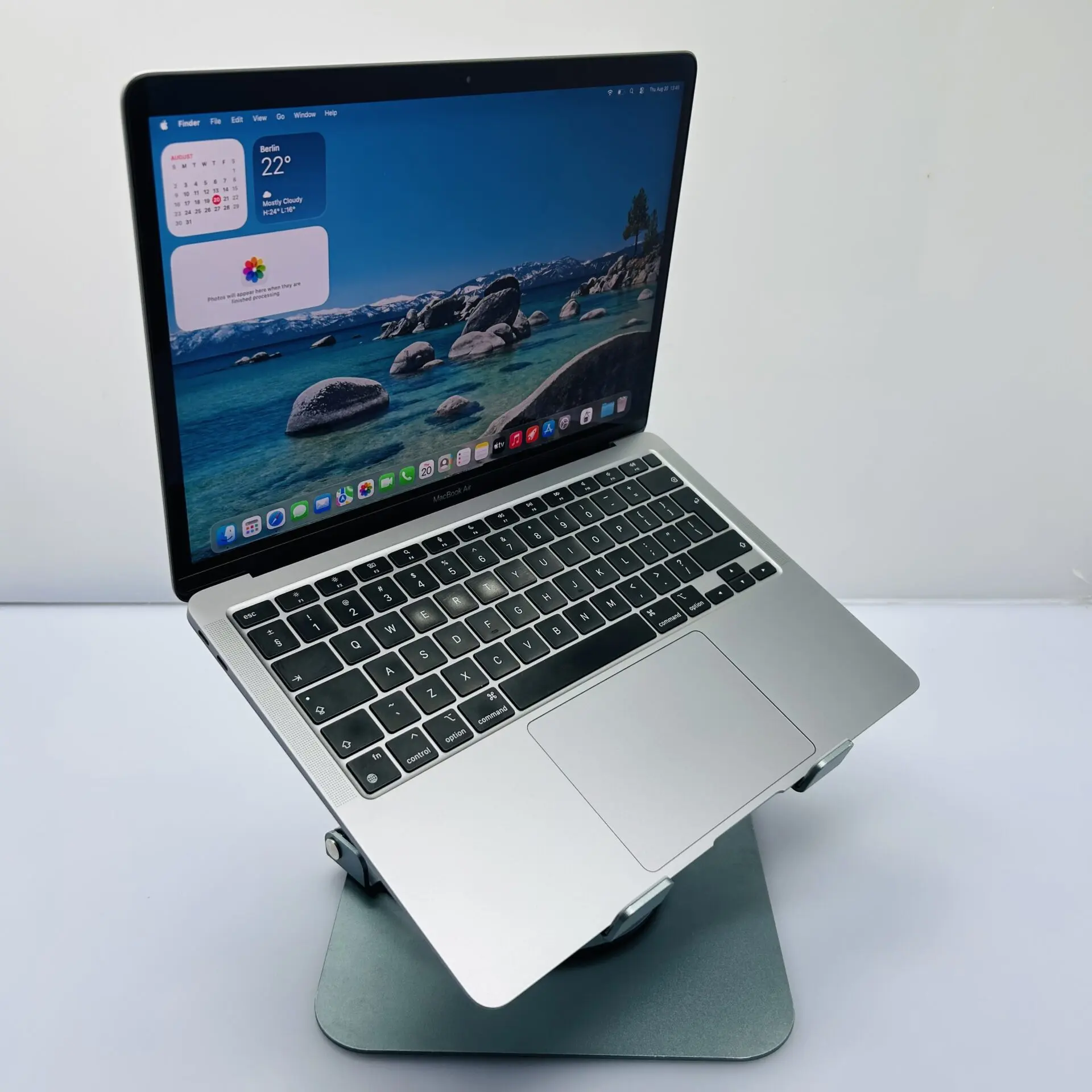 Apple MacBook Air 13-inch "M1" (2020) 8 CPU/ 8 GPU 8GB RAM 256GB SSD Space Gray (Condition: Good) - Image 3