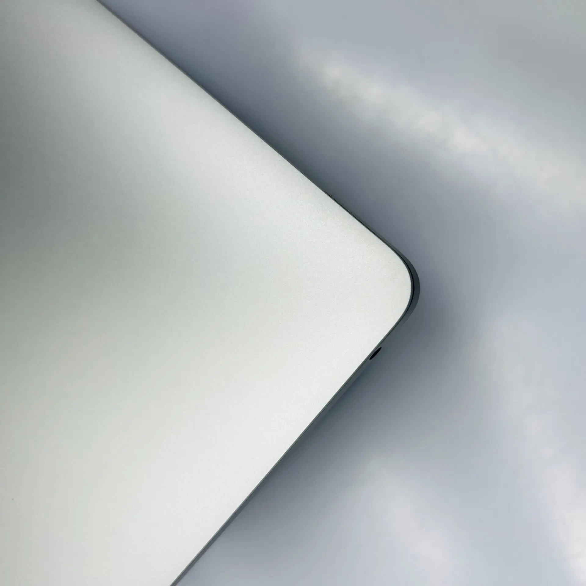 Apple MacBook Air 13-inch "M1" (2020) 8 CPU/ 8 GPU 8GB RAM 256GB SSD Space Gray (Condition: Good) - Image 6