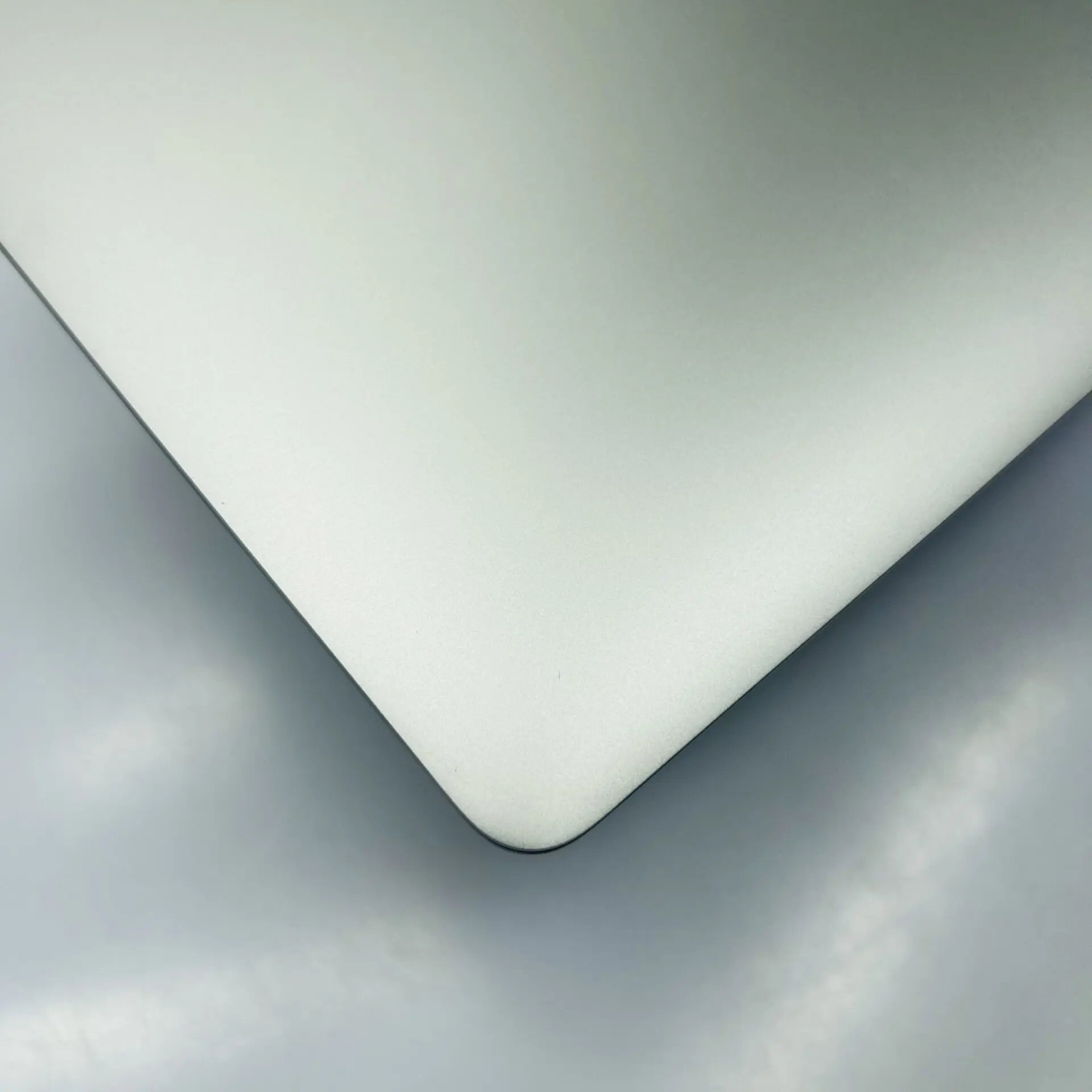 Apple MacBook Air 13-inch "M1" (2020) 8 CPU/ 8 GPU 8GB RAM 256GB SSD Space Gray (Condition: Good) - Image 7