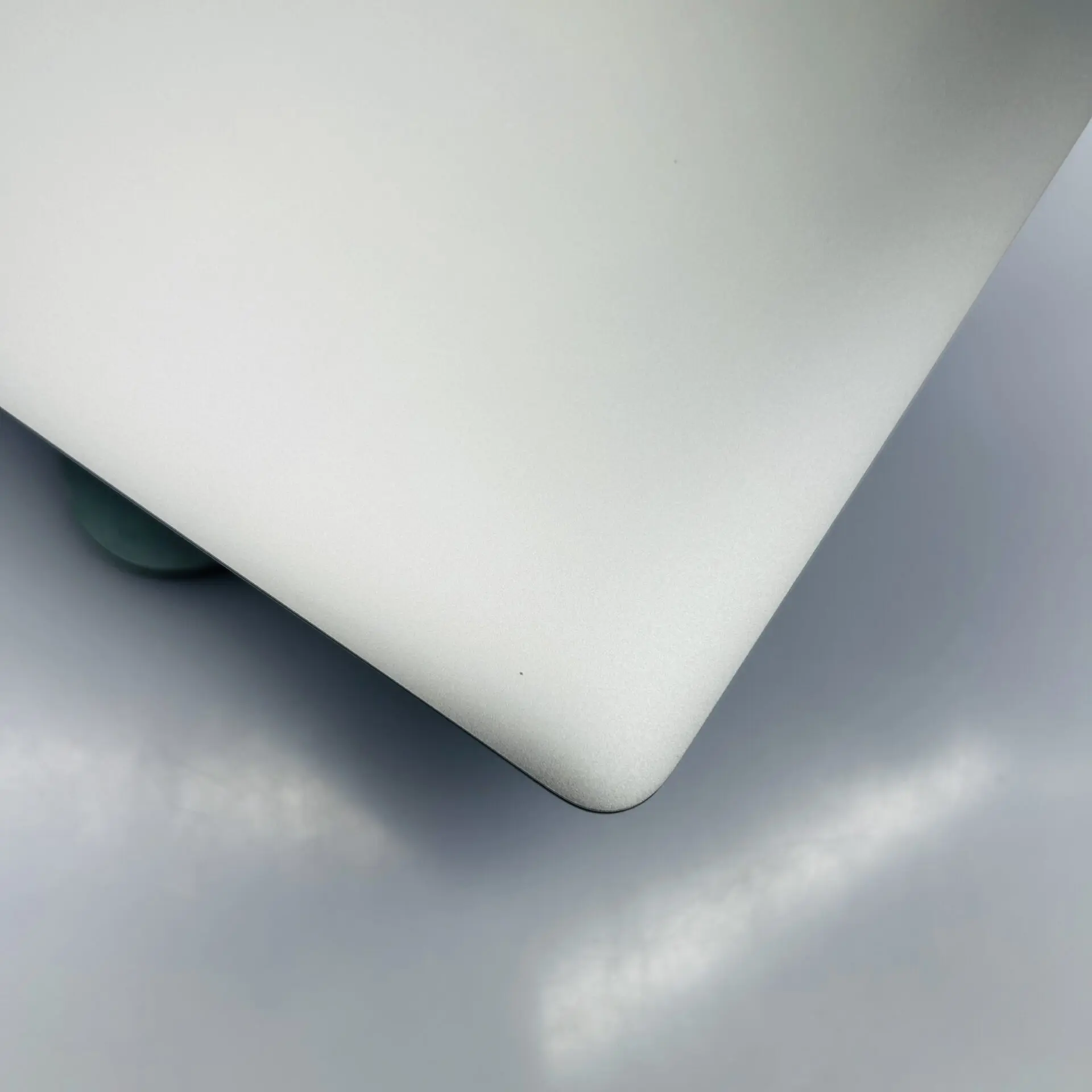 Apple MacBook Air 13-inch "M1" (2020) 8 CPU/ 8 GPU 8GB RAM 256GB SSD Space Gray (Condition: Good) - Image 8