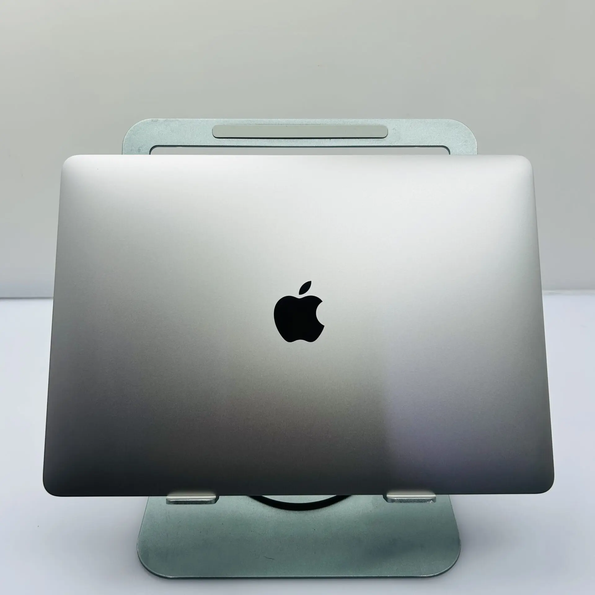 Apple MacBook Air 13-inch "M1" (2020) 8 CPU/ 8 GPU 8GB RAM 256GB SSD Space Gray (Condition: Good) - Image 9