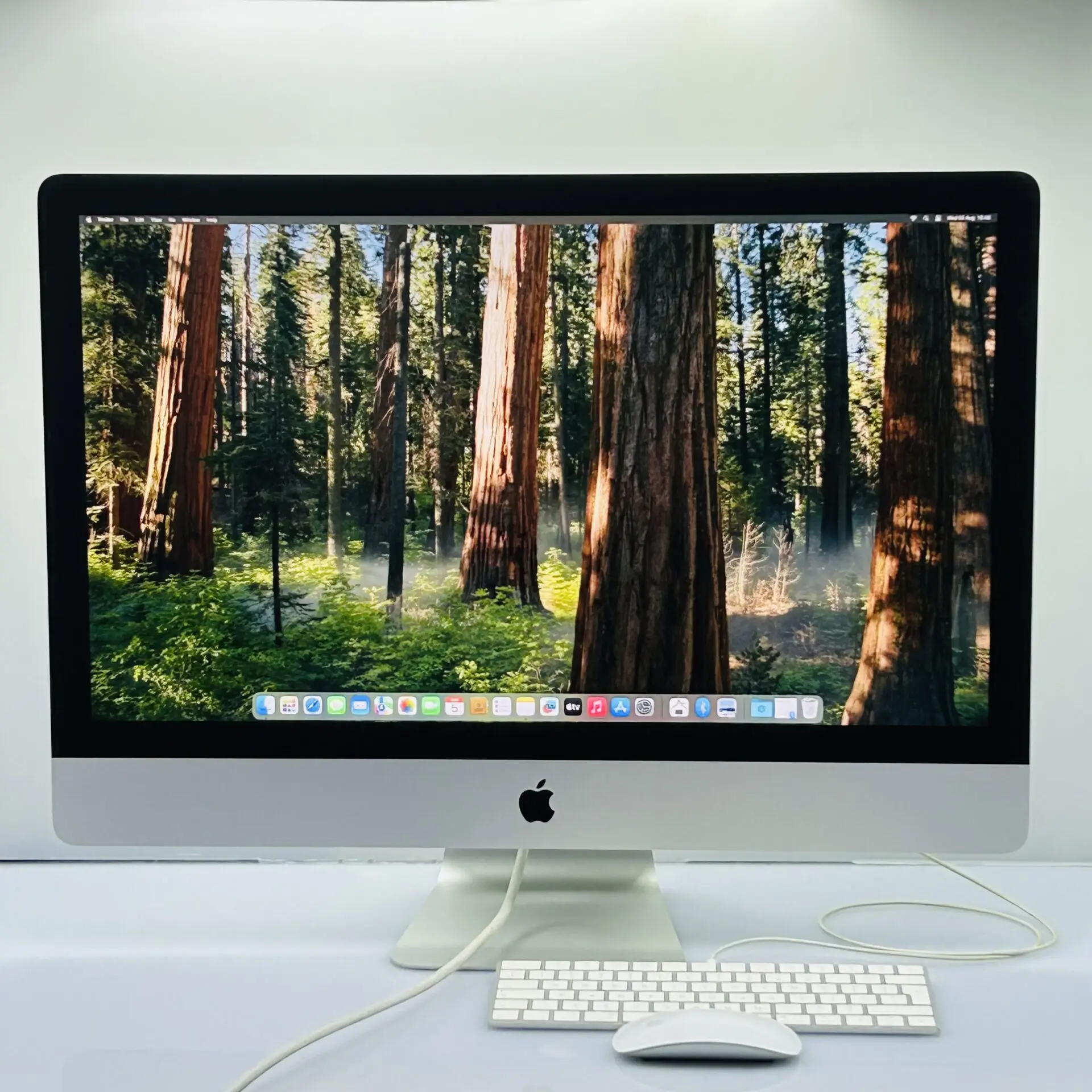 Apple iMac 27-Inch "Core i5" (5K, 2020) 3.3GHz 8GB RAM 512GB SSD Silver + Magic Keyboard + Magic Mouse (Condition: Good) - Image 2