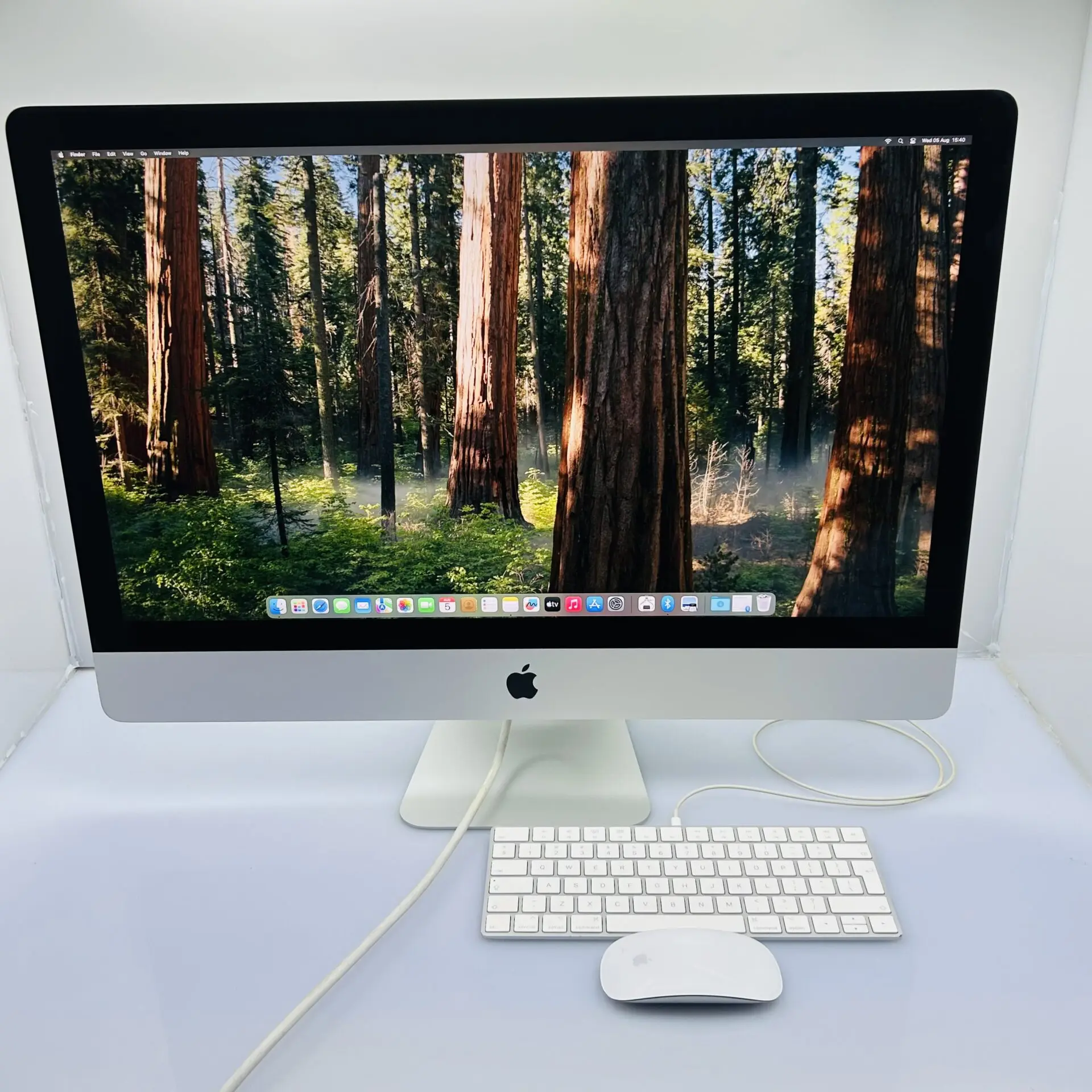 Apple iMac 27-Inch "Core i5" (5K, 2020) 3.3GHz 8GB RAM 512GB SSD Silver + Magic Keyboard + Magic Mouse (Condition: Good) - Image 3
