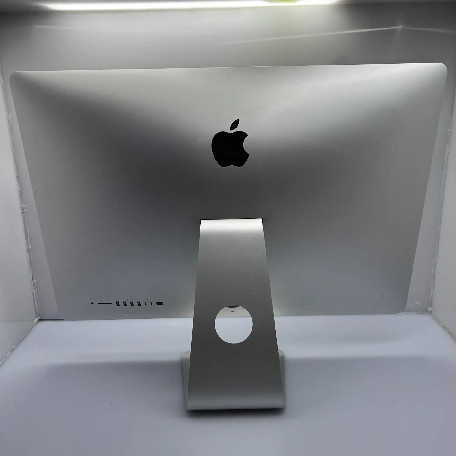 Apple iMac 27-Inch "Core i5" (5K, 2020) 3.3GHz 8GB RAM 512GB SSD Silver + Magic Keyboard + Magic Mouse (Condition: Good) - Image 7