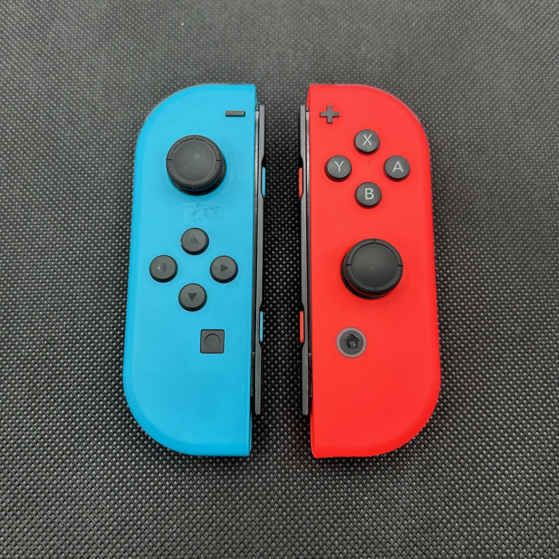Nintendo Switch 32GB Black + Accessories + 2 Games (Condition: Good) - Image 3