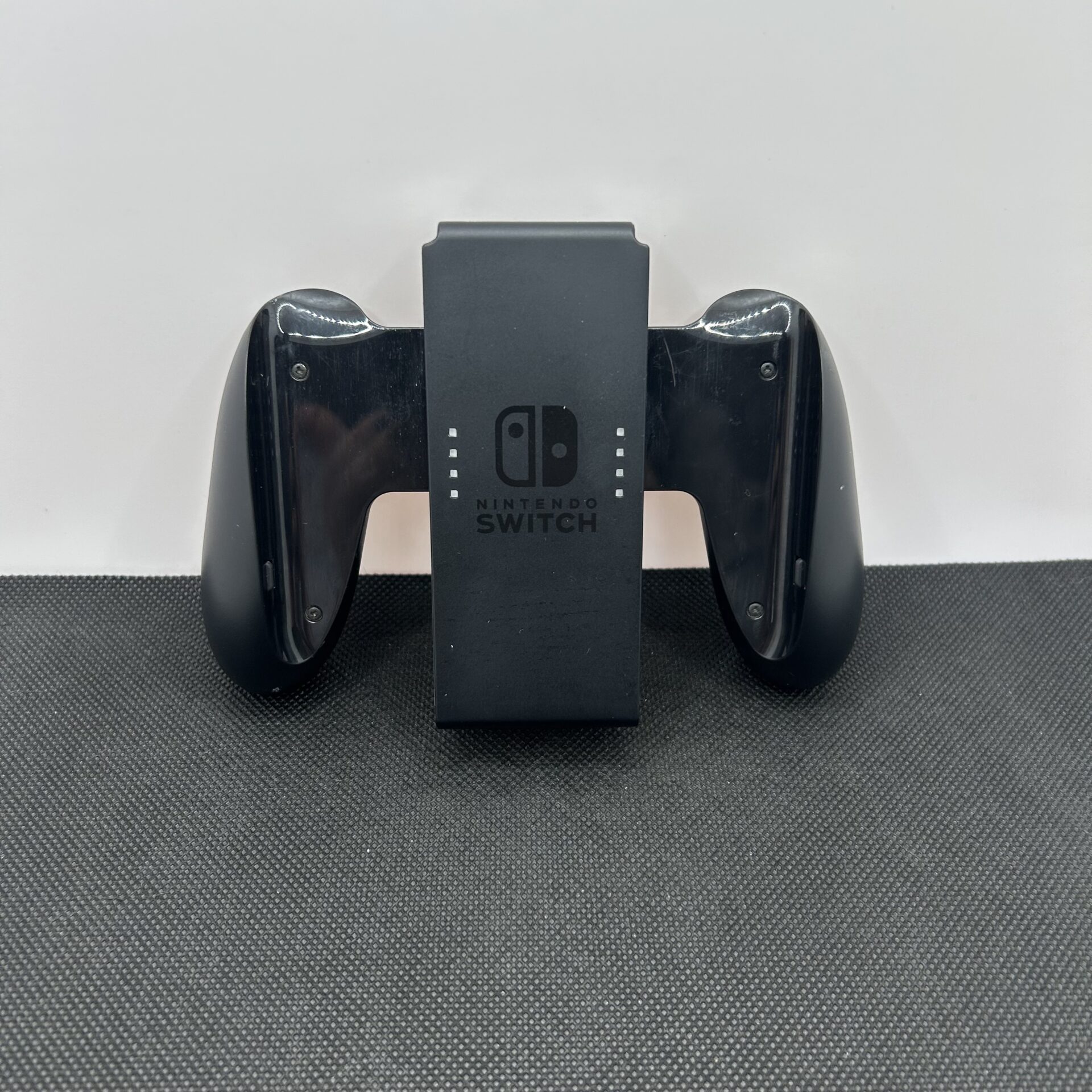 Nintendo Switch 32GB Black + Accessories + 2 Games (Condition: Good) - Image 10