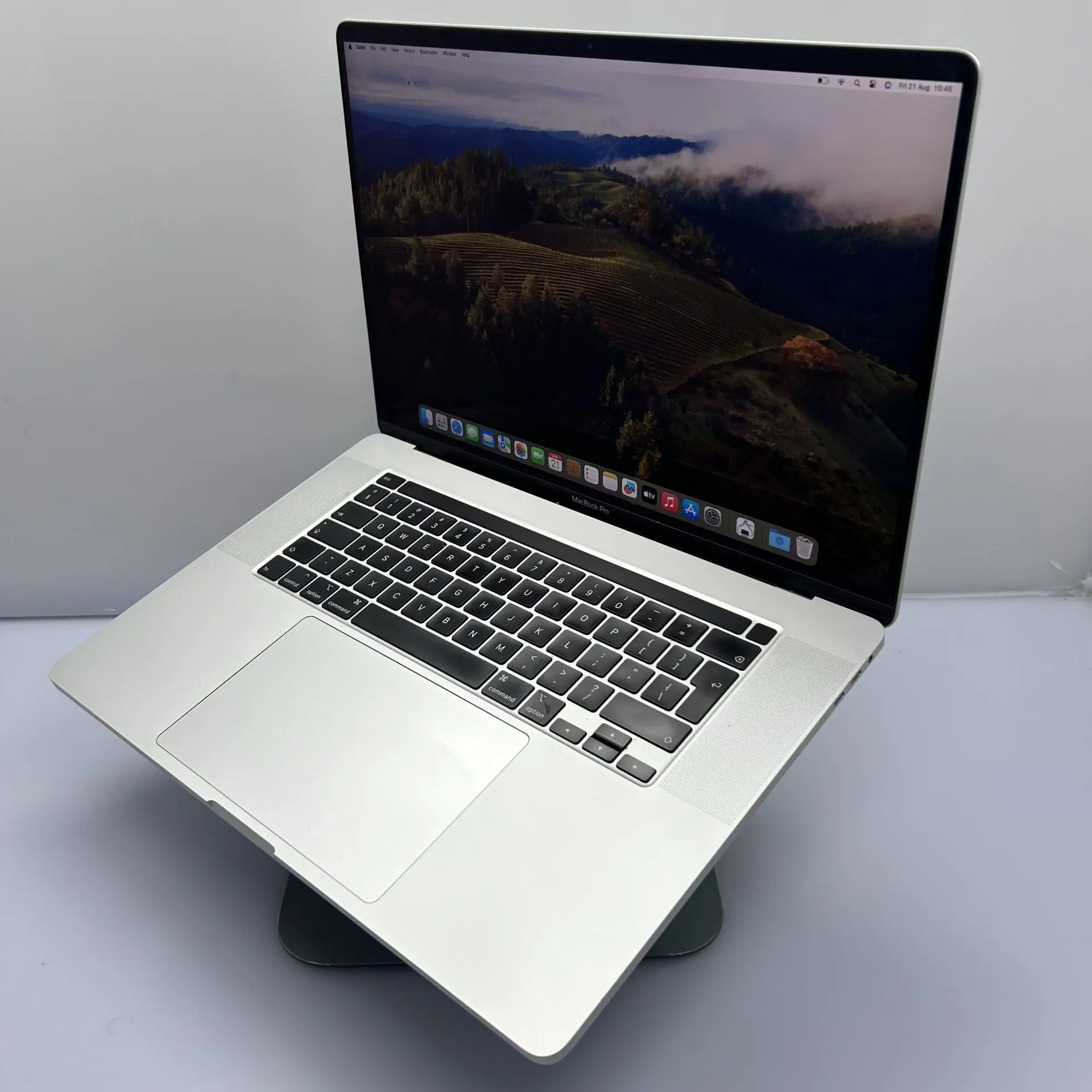 Apple MacBook Pro 16-inch "Core i9" (Touchbar/2019) 2.3GHz 16GB RAM 1TB SSD Silver (Condition: Good) - Image 4