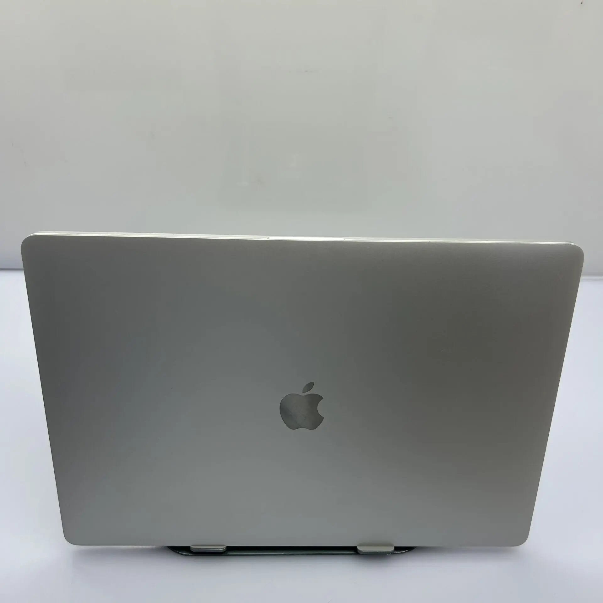 Apple MacBook Pro 16-inch "Core i9" (Touchbar/2019) 2.3GHz 16GB RAM 1TB SSD Silver (Condition: Good) - Image 9