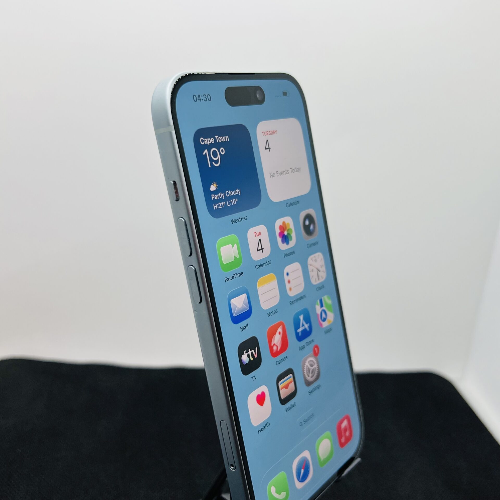 Apple iPhone 15 128GB Blue (Condition: Good) - Image 4