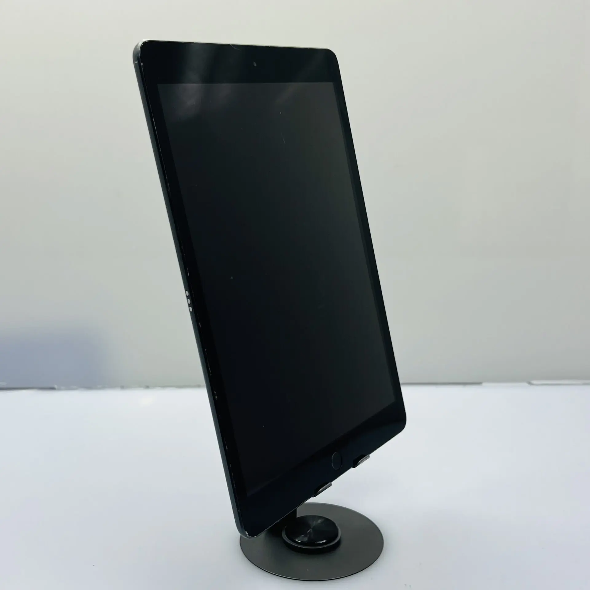 Apple iPad 10.2" 8th Gen 128GB (WiFi Only) Space Gray (Condition: Good) - Image 6